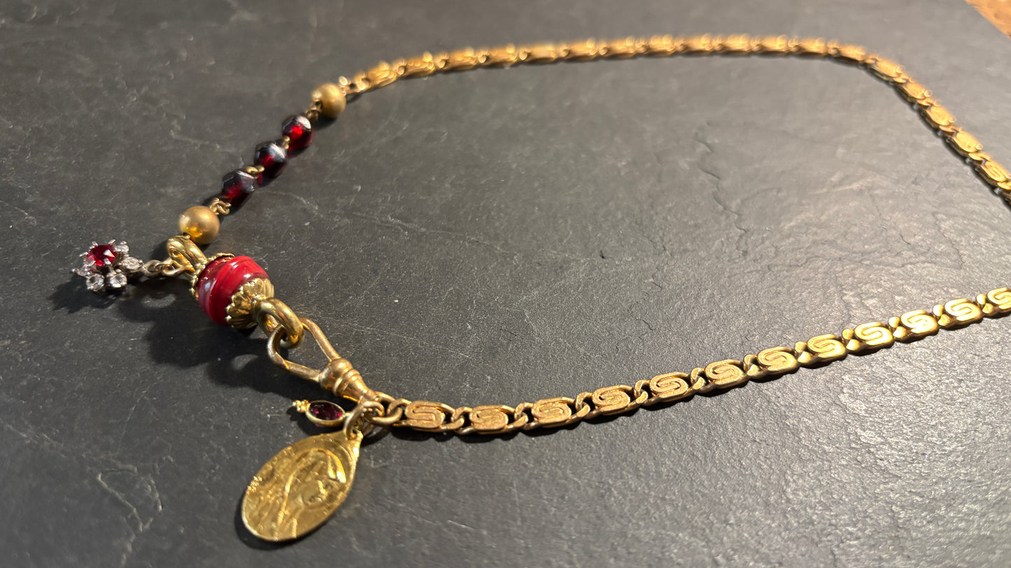 Choker chaîne de montre et chapelet, médaille de la Vierge