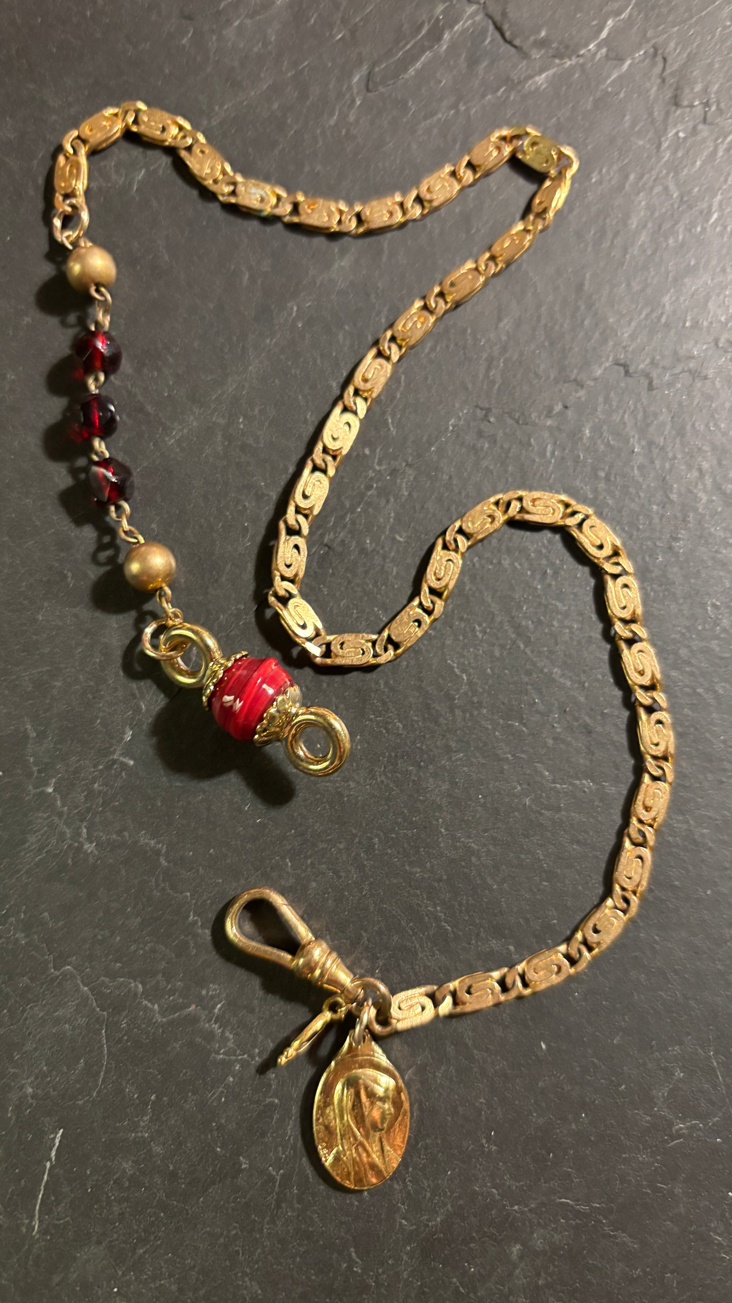Choker chaîne de montre et chapelet, médaille de la Vierge