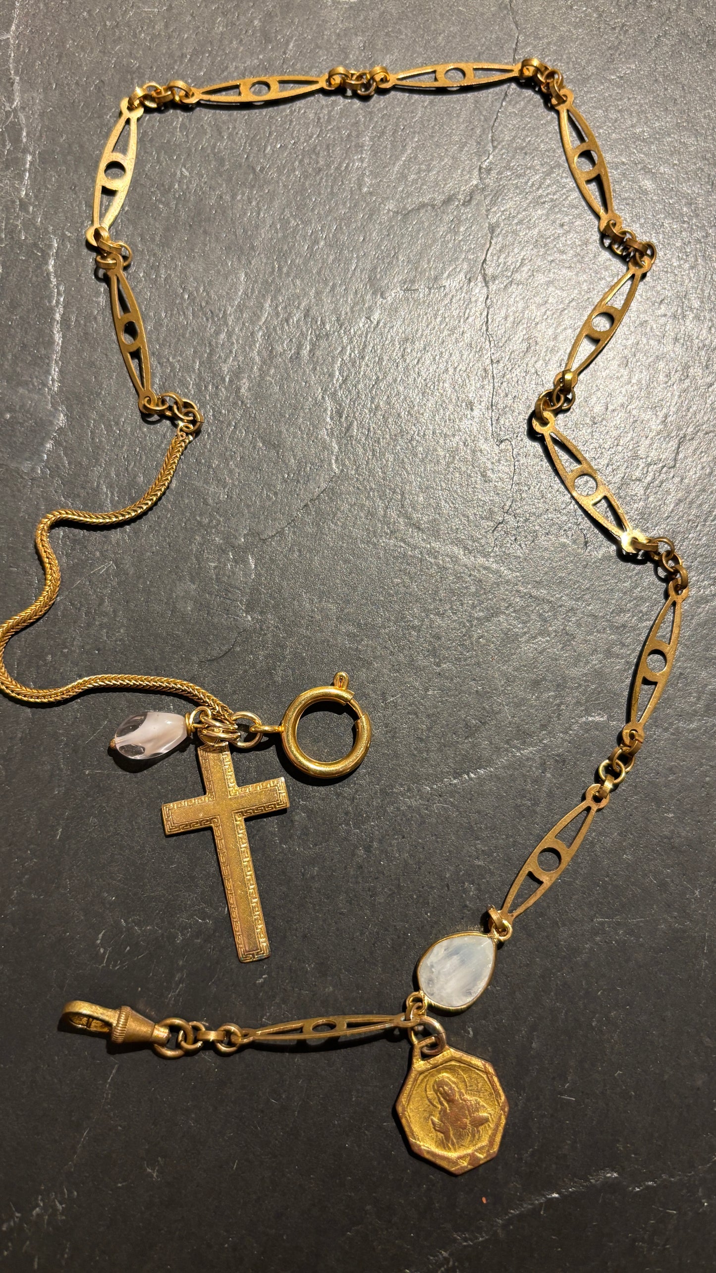 Collier chaîne de montre , croix et pierre de lune