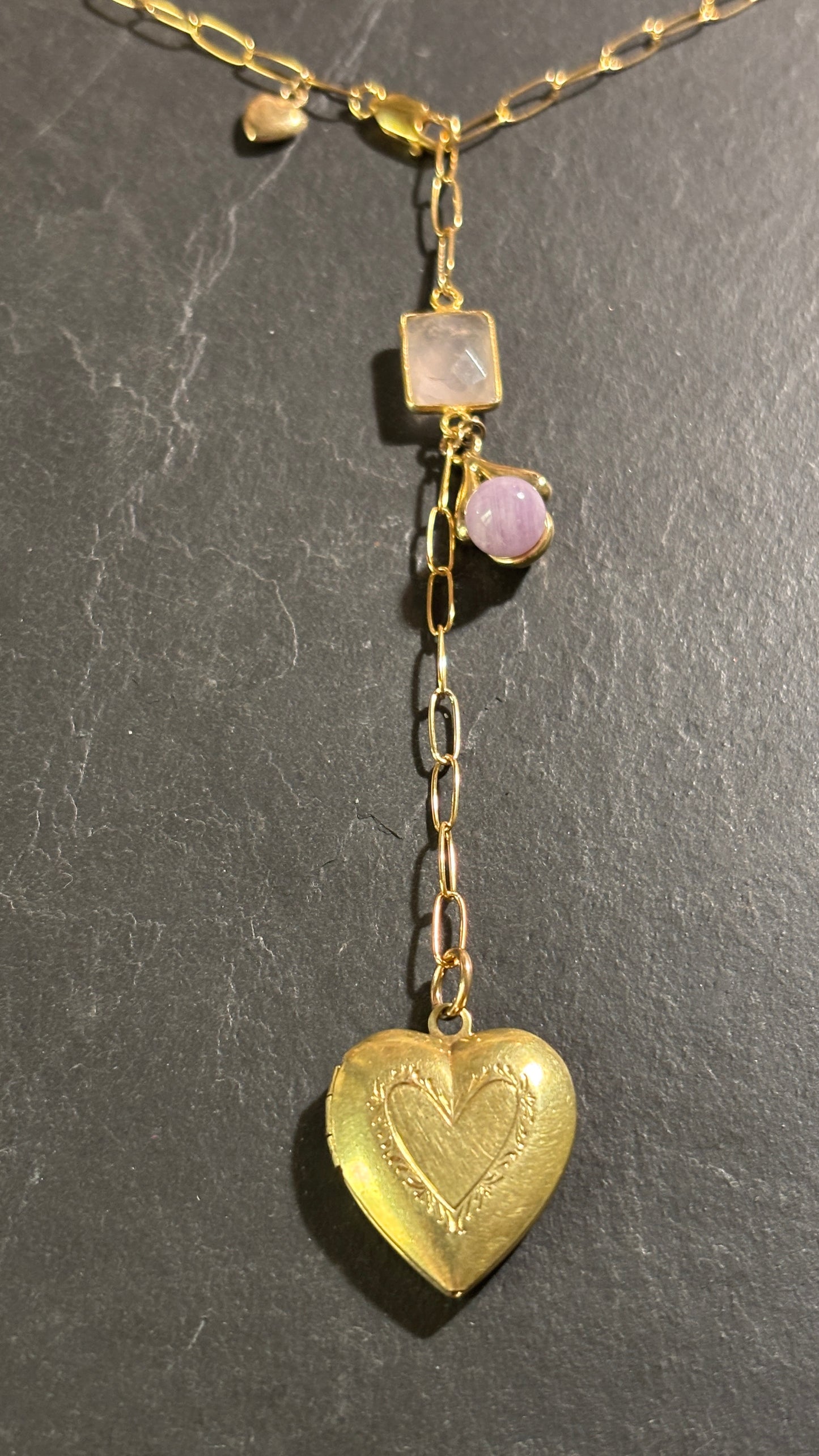 Collier lasso et médaillon cœur à secret