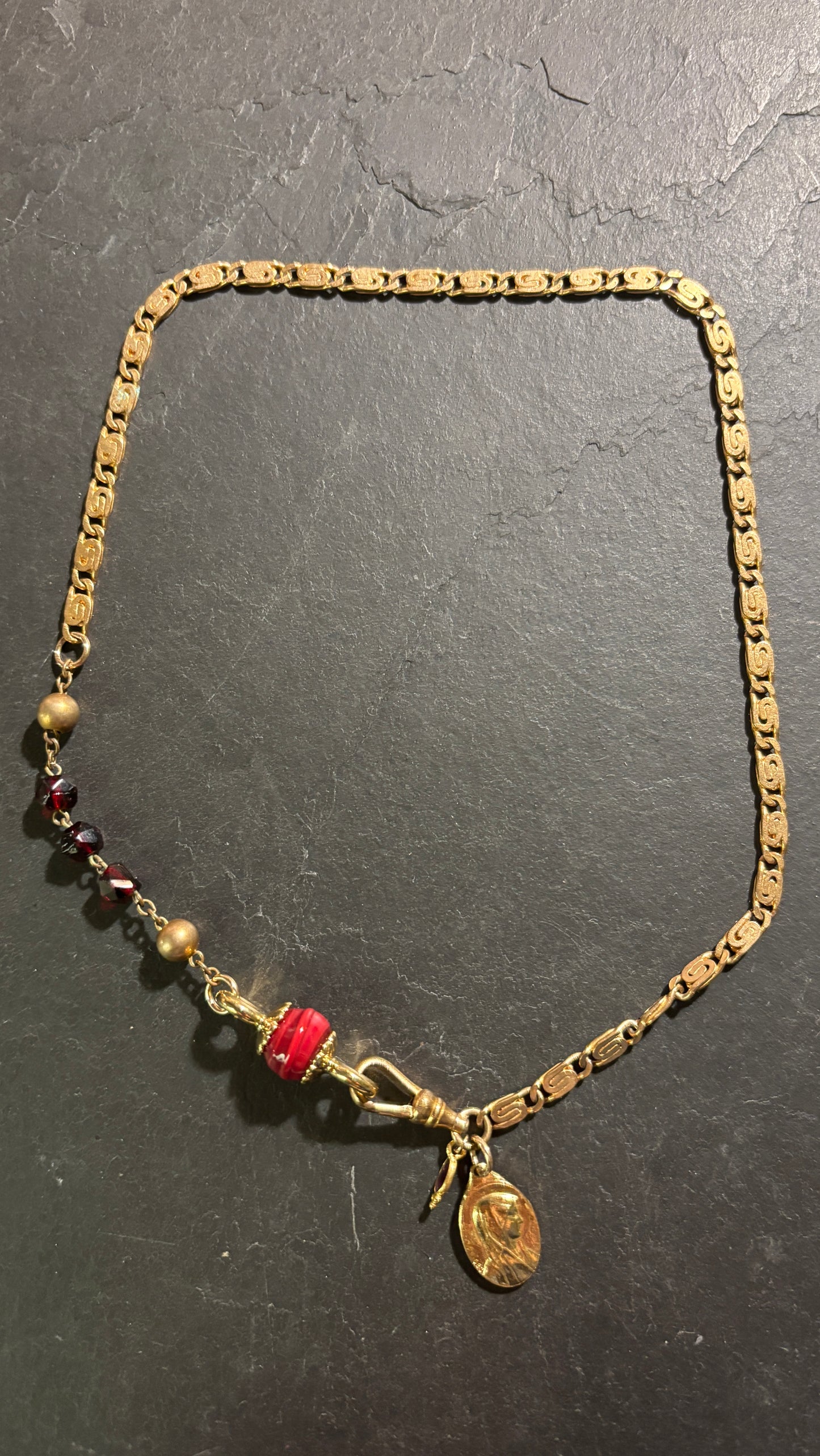 Choker chaîne de montre et chapelet, médaille de la Vierge