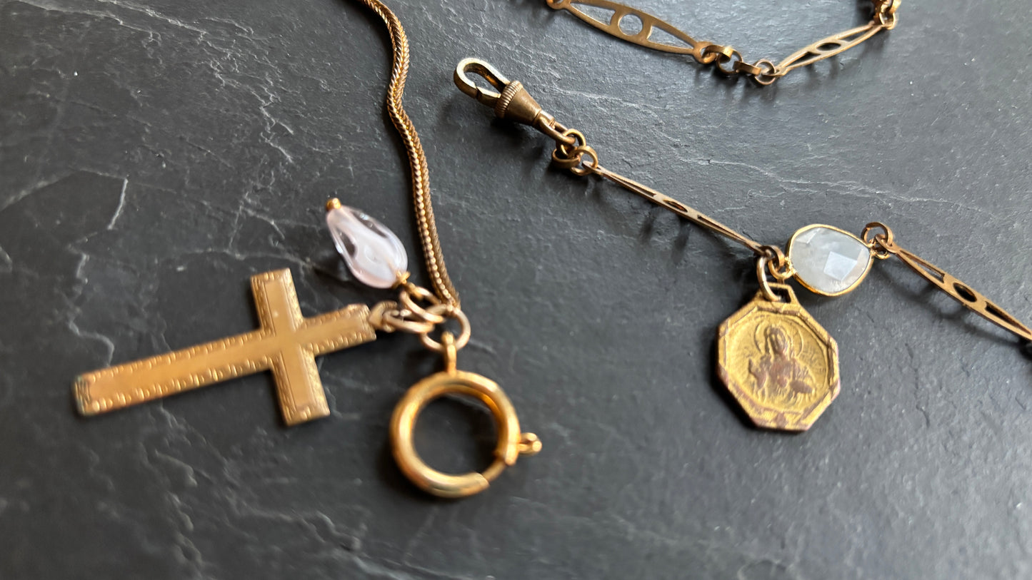 Collier chaîne de montre , croix et pierre de lune