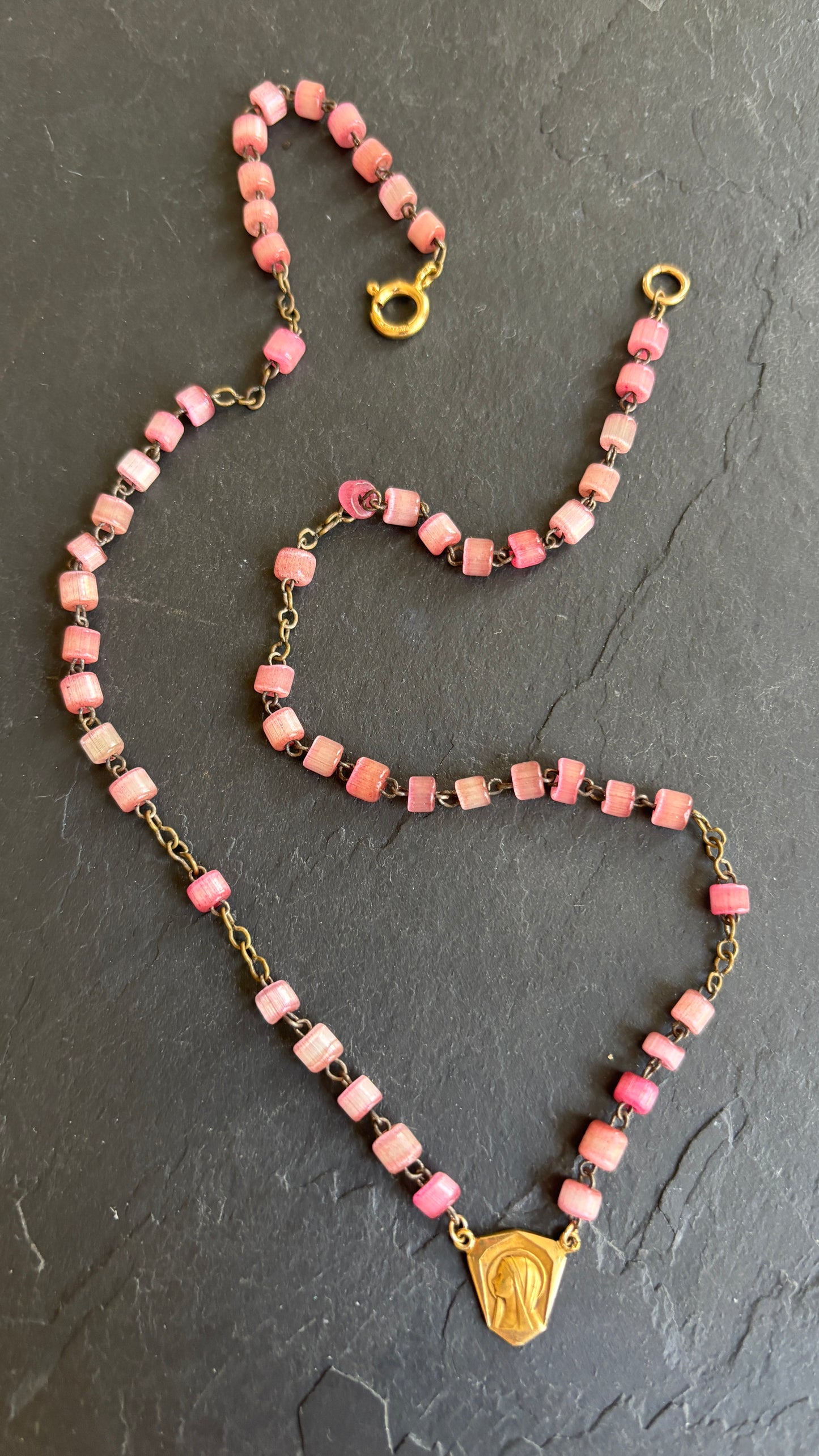 Collier chapelet rose et Sainte Marie - blissparis