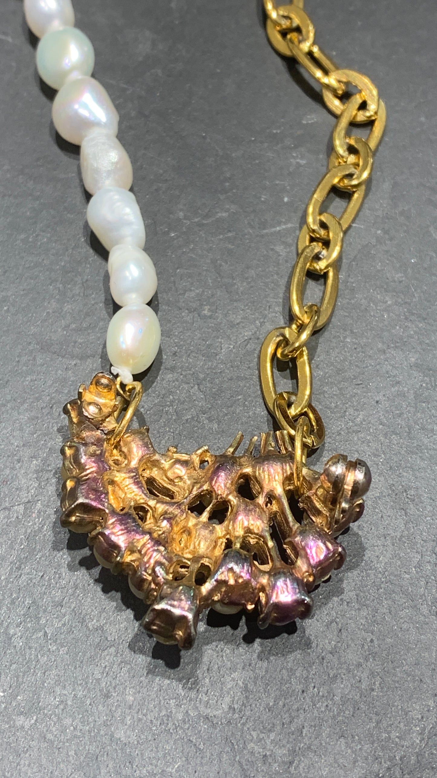 Sautoir perles baroque, chaîne et motif perlé