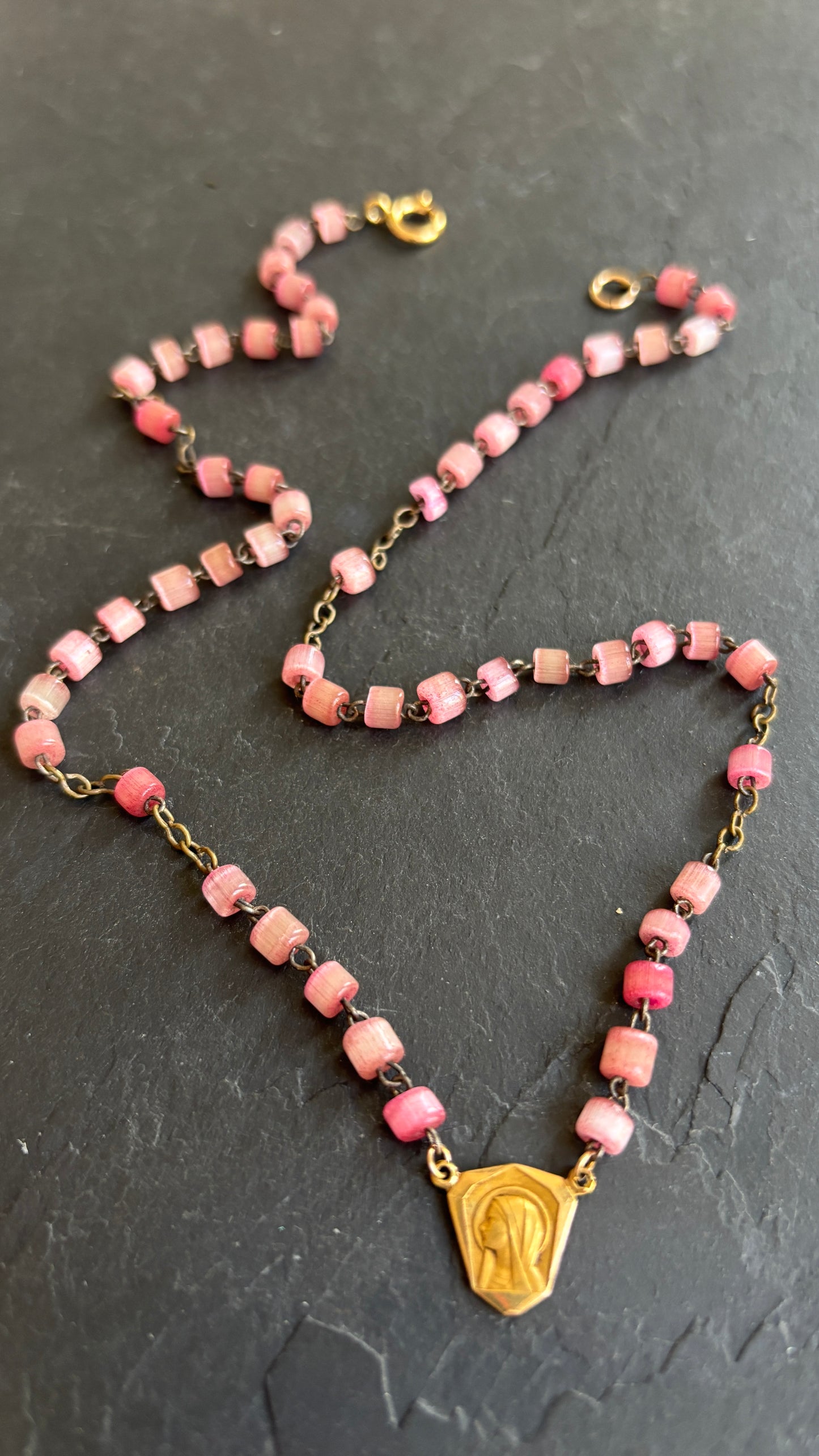 Collier chapelet rose et Sainte Marie - blissparis
