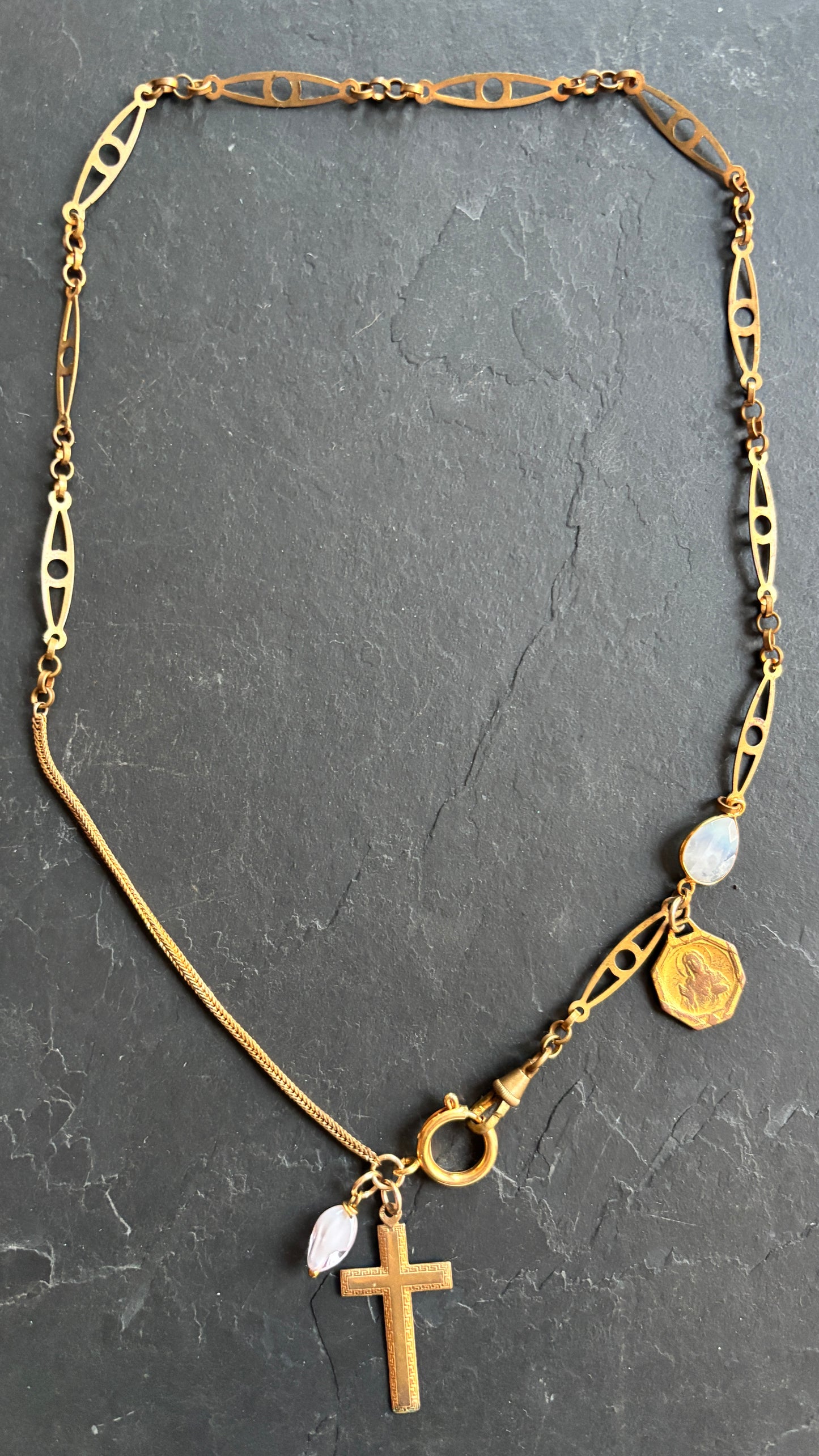 Collier chaîne de montre , croix et pierre de lune