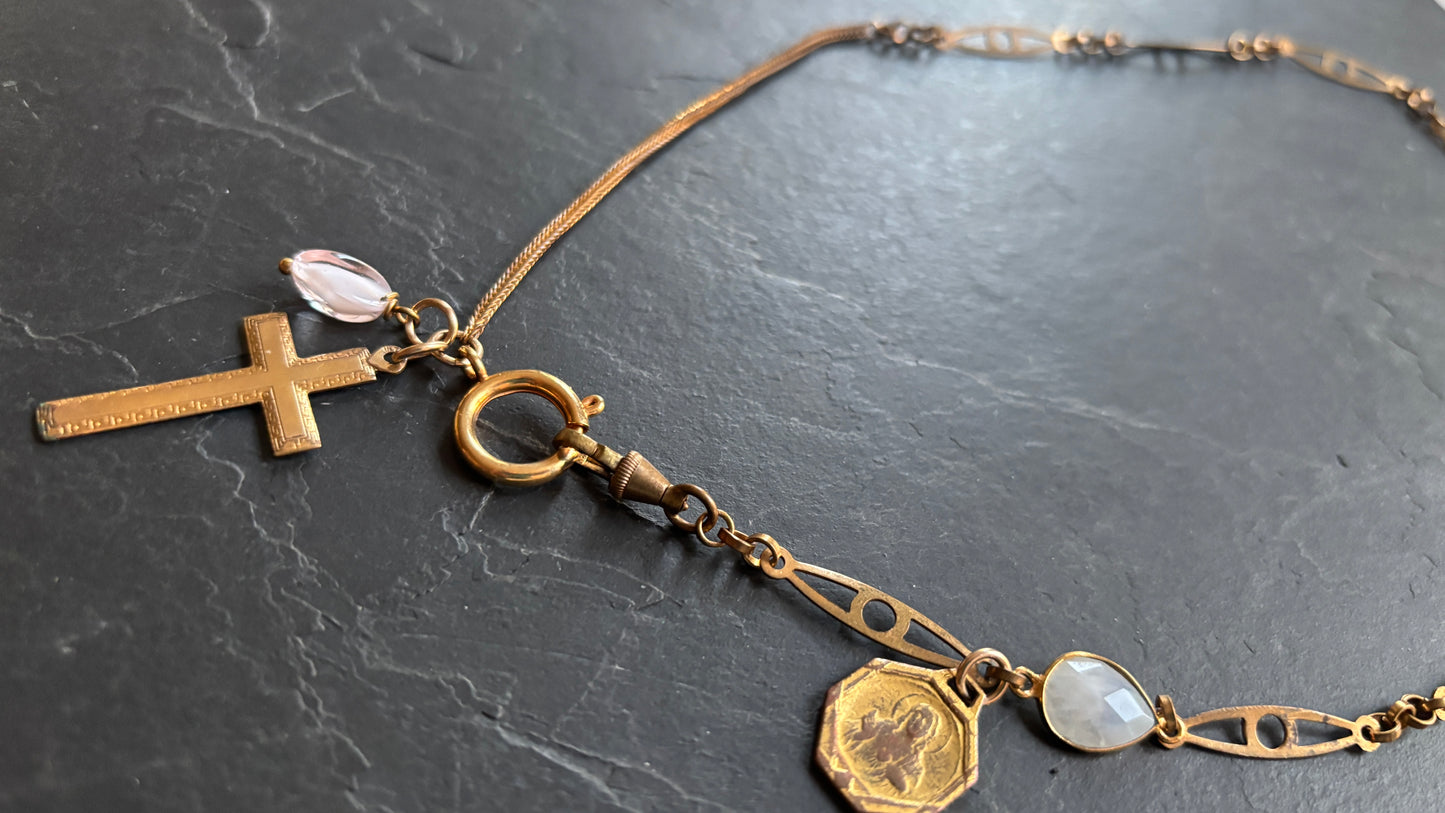 Collier chaîne de montre , croix et pierre de lune
