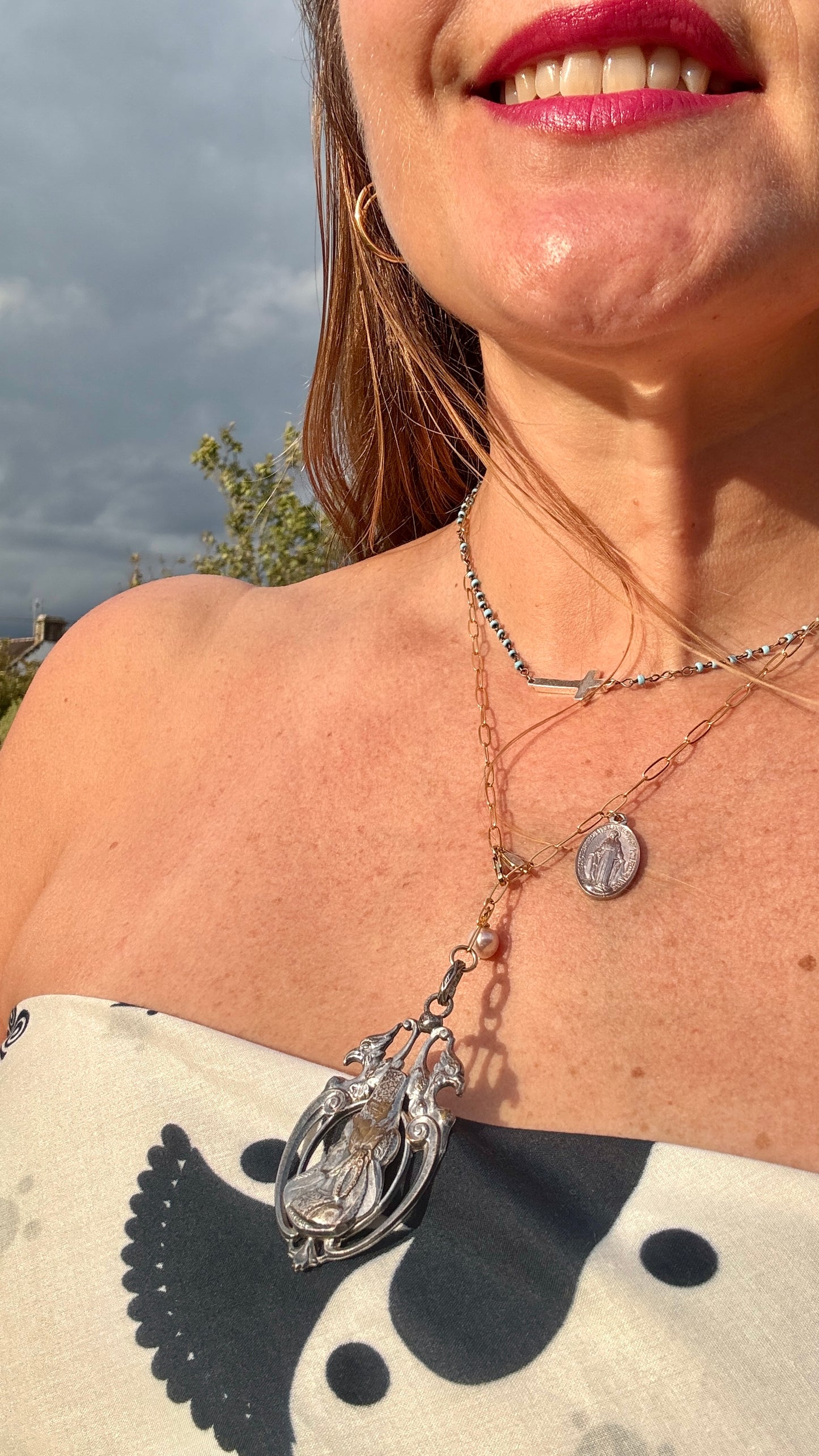 Collier chapelet turquoise et croix strassée - blissparis