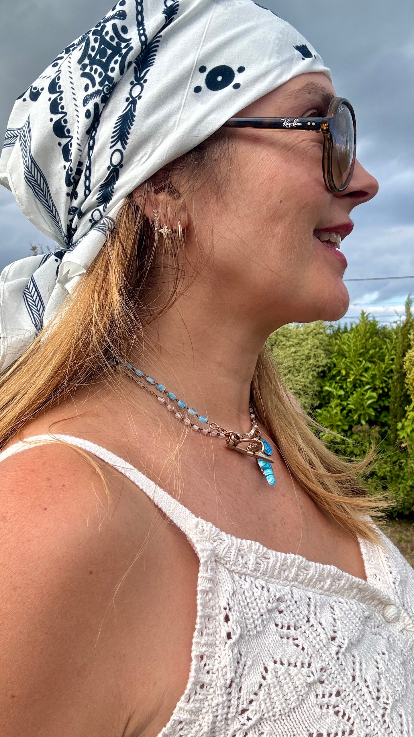 Collier chapelet rose pale et croix strassée - blissparis