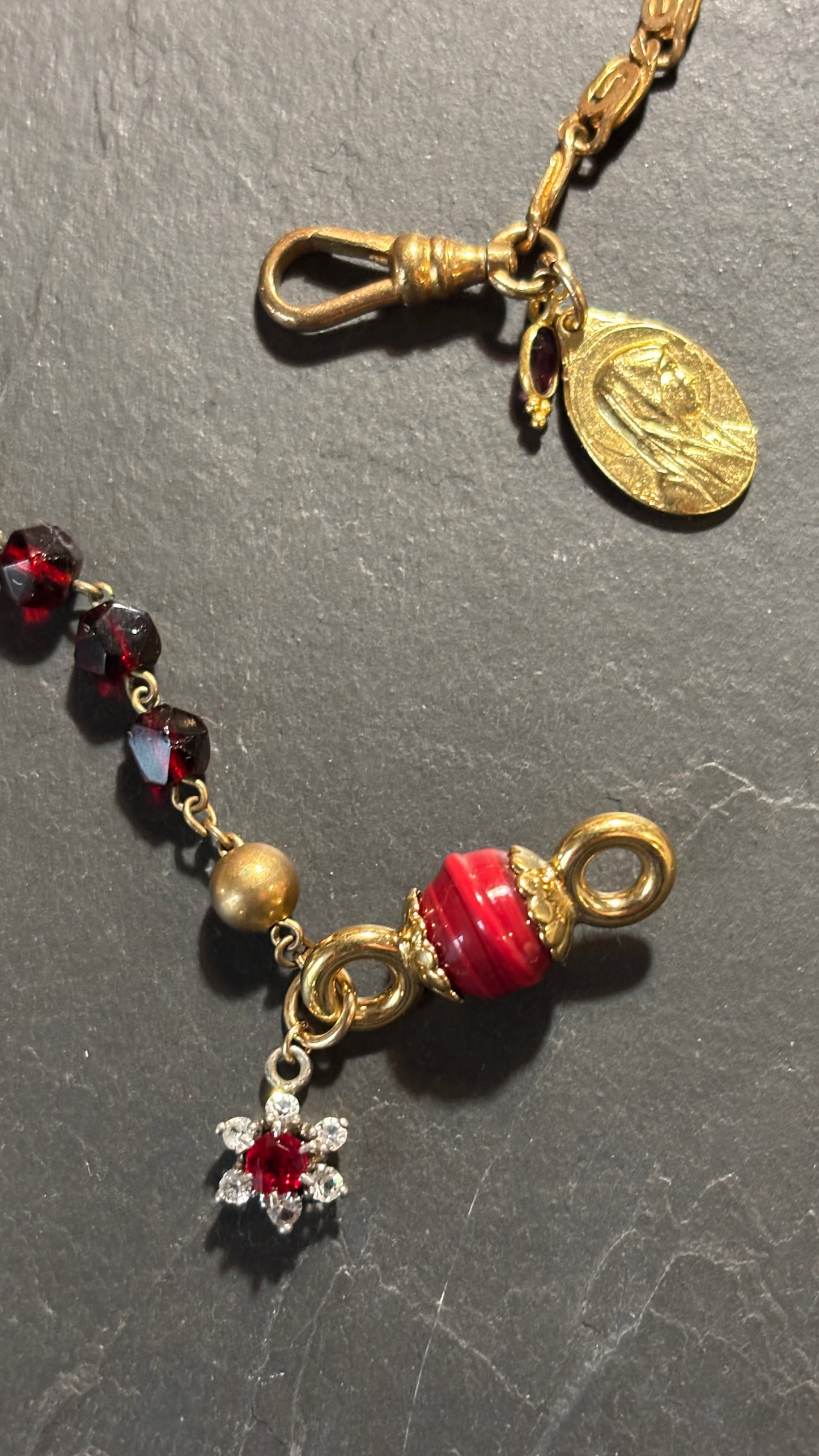 Choker chaîne de montre et chapelet, médaille de la Vierge
