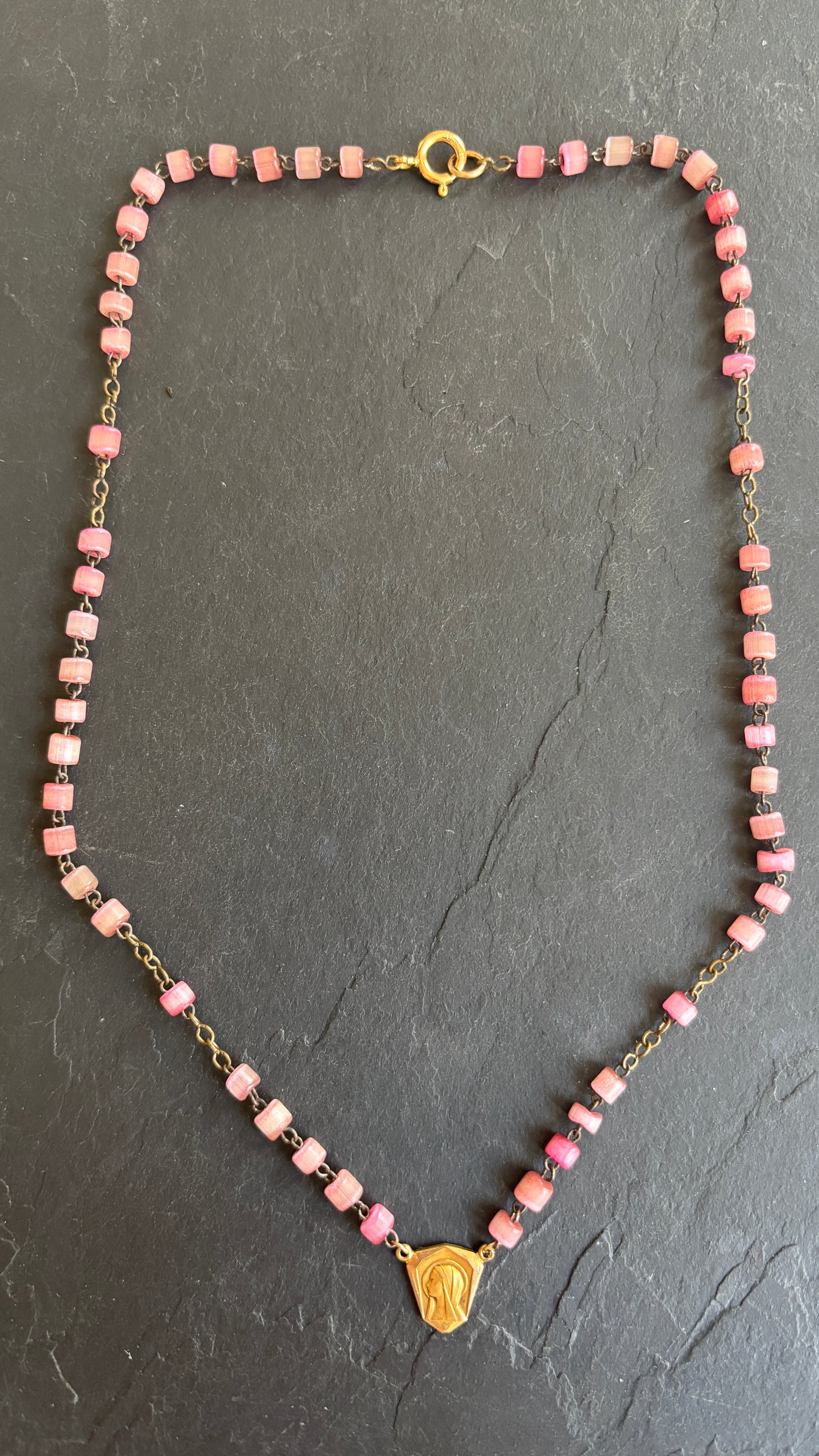 Collier chapelet rose et Sainte Marie - blissparis