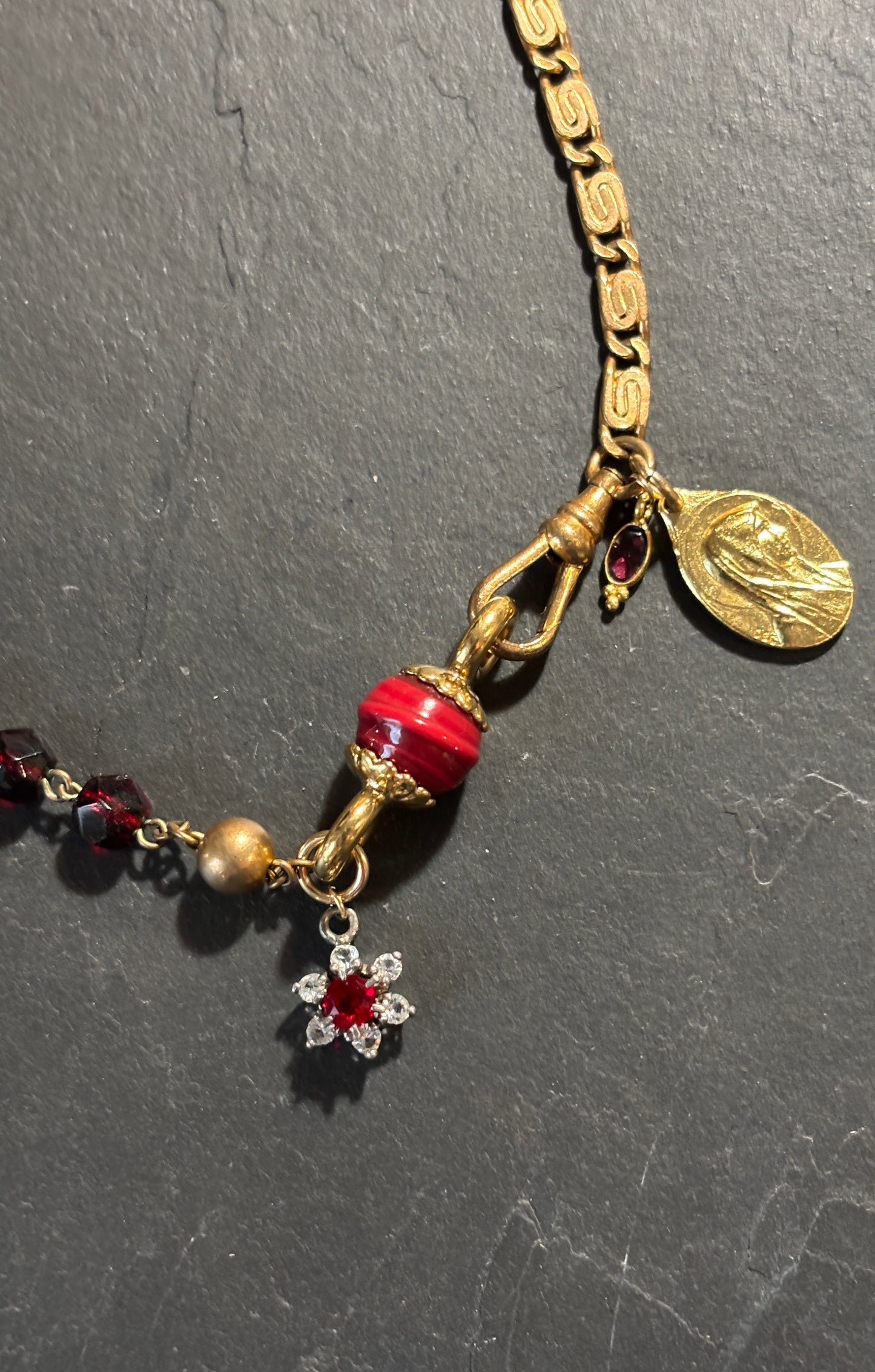 Choker chaîne de montre et chapelet, médaille de la Vierge