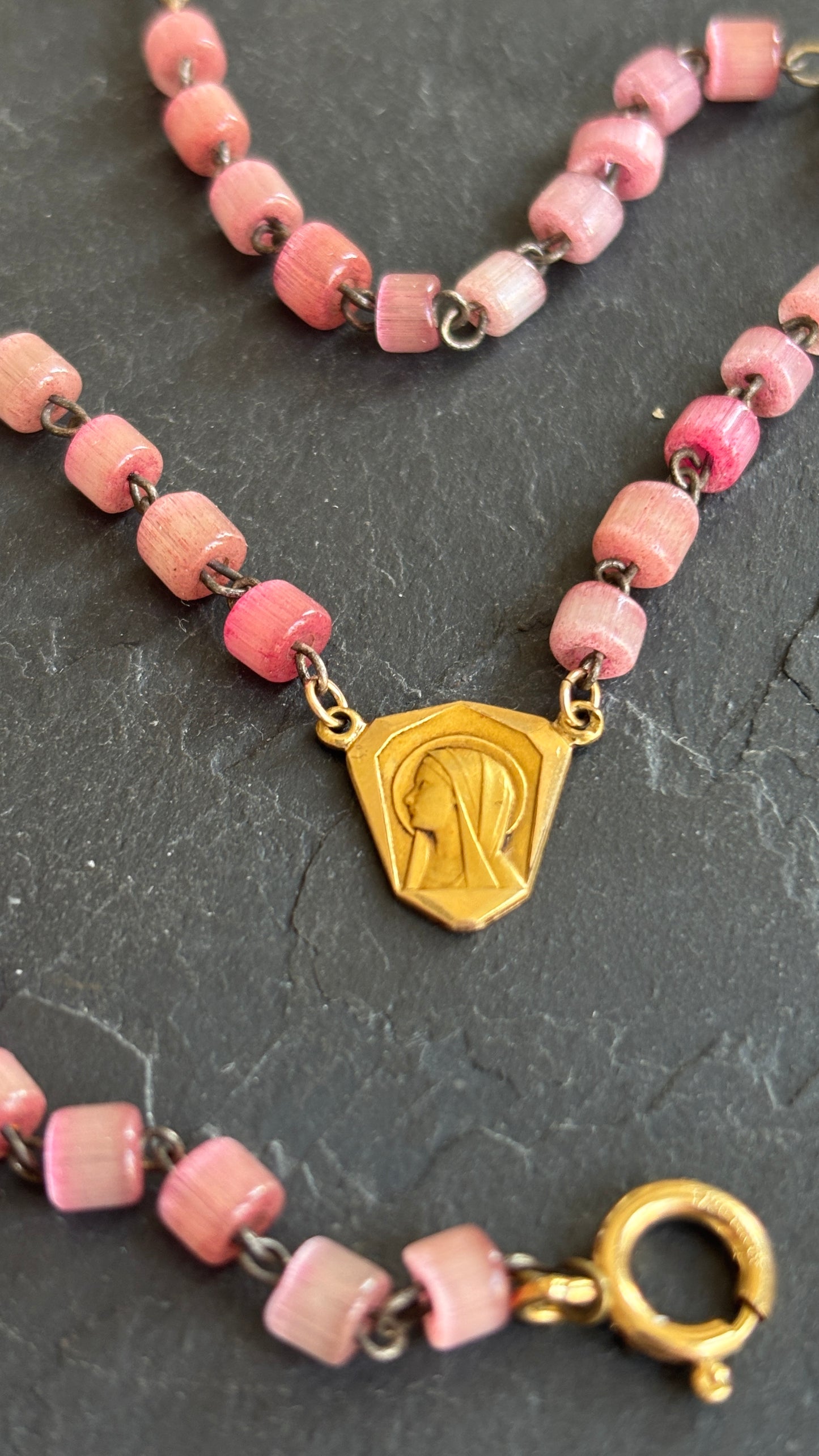 Collier chapelet rose et Sainte Marie - blissparis
