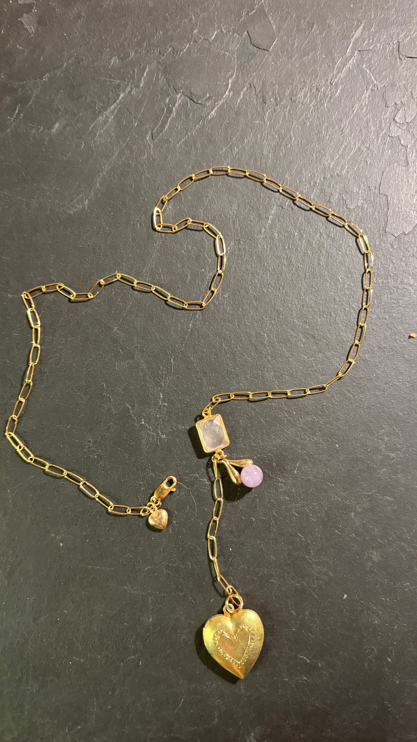 Collier lasso et médaillon cœur à secret