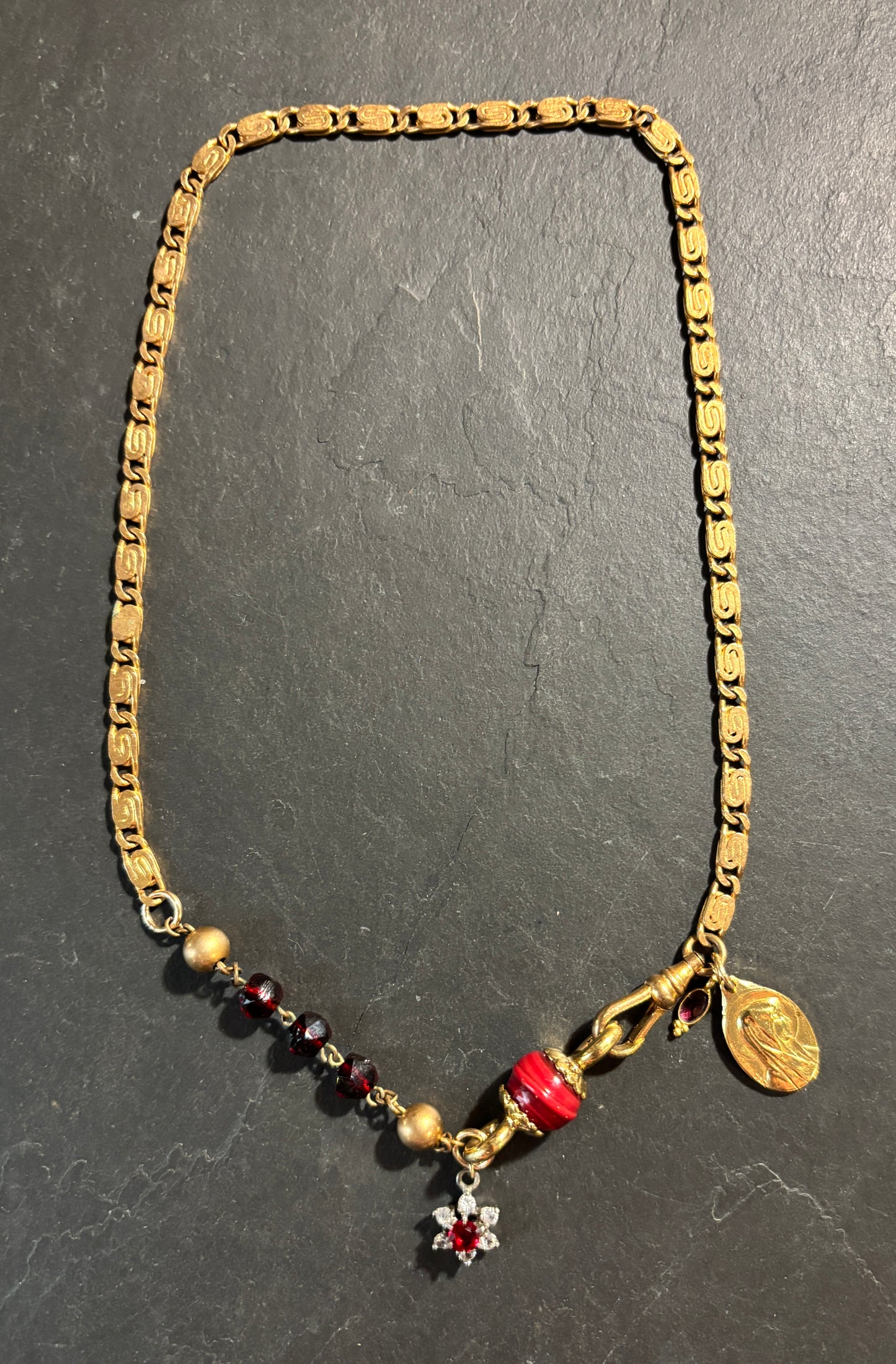 Choker chaîne de montre et chapelet, médaille de la Vierge