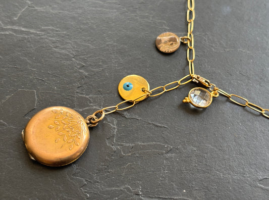 Collier lasso, cristal de roche et médaillon à secret ancien