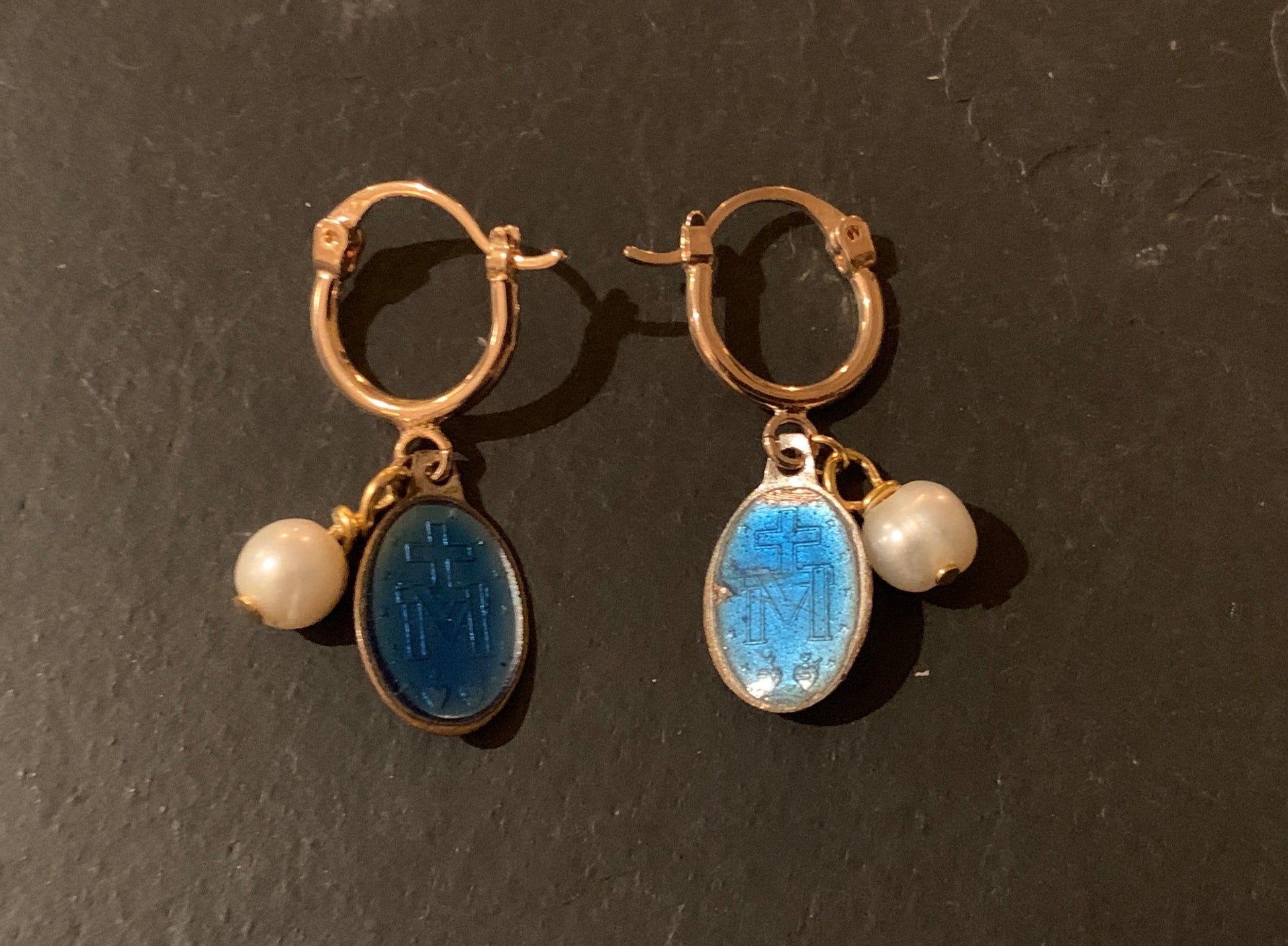 Mini créoles perles et Médailles Miraculeuses - blissparis