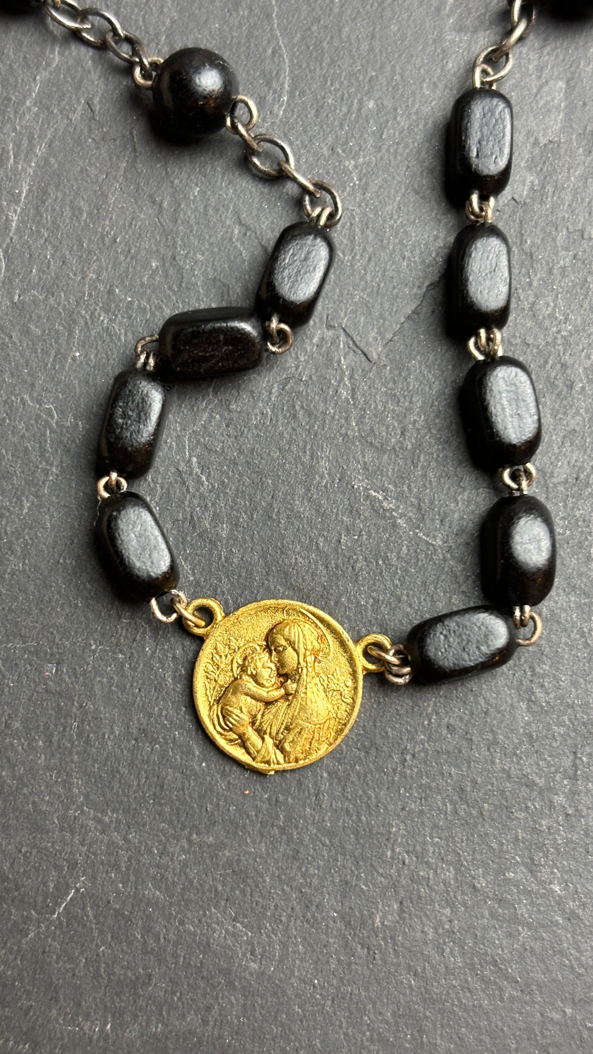 Collier chapelet noir et Vierge - blissparis