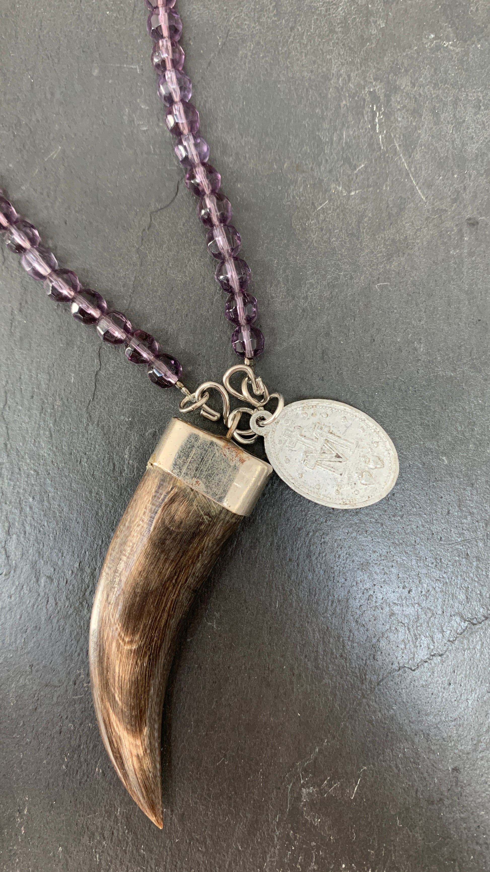 Sautoir mauve et corne en os vintage - blissparis