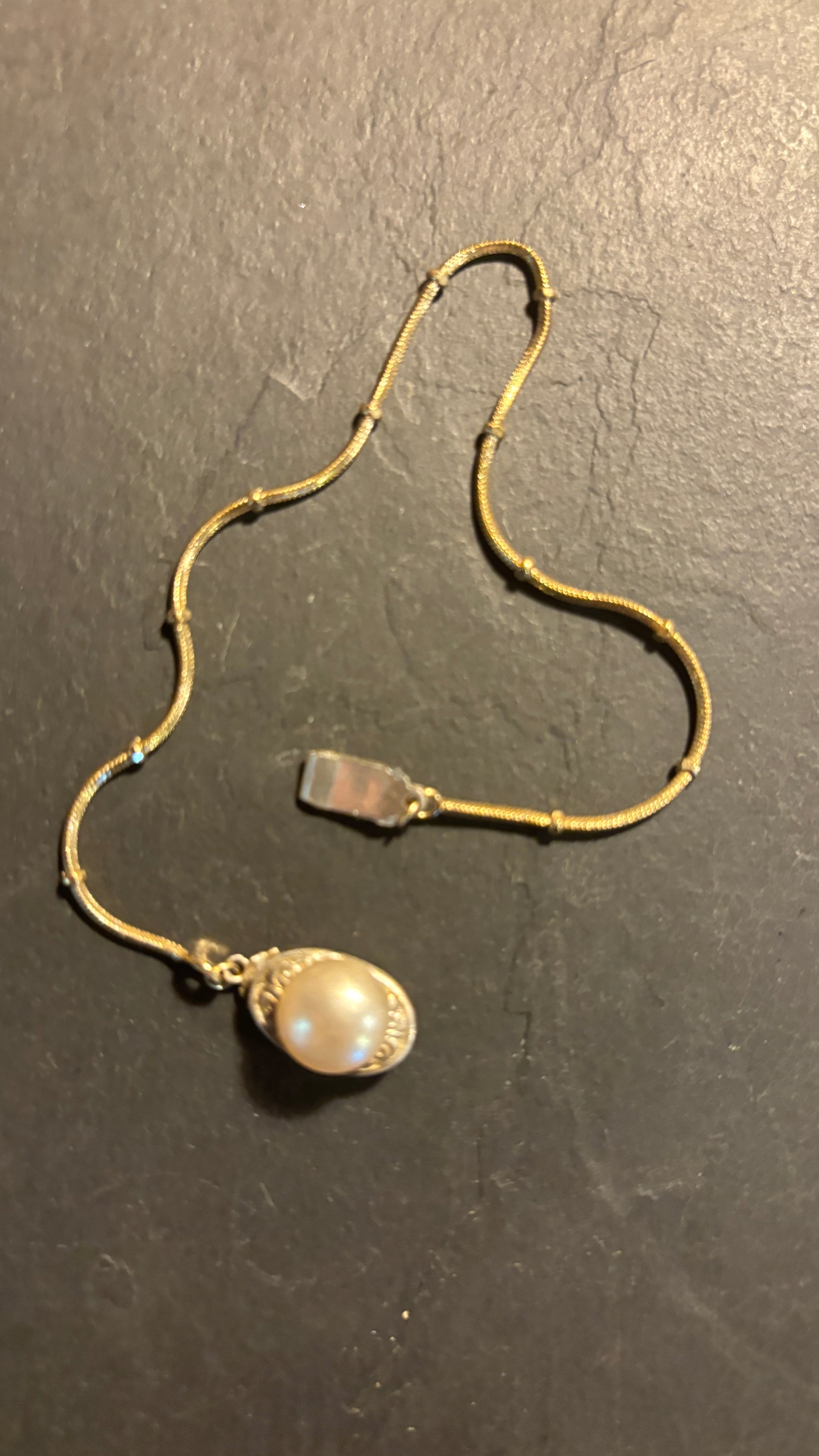 Bracelet chaîne vintage et fermoir de perle. - blissparis