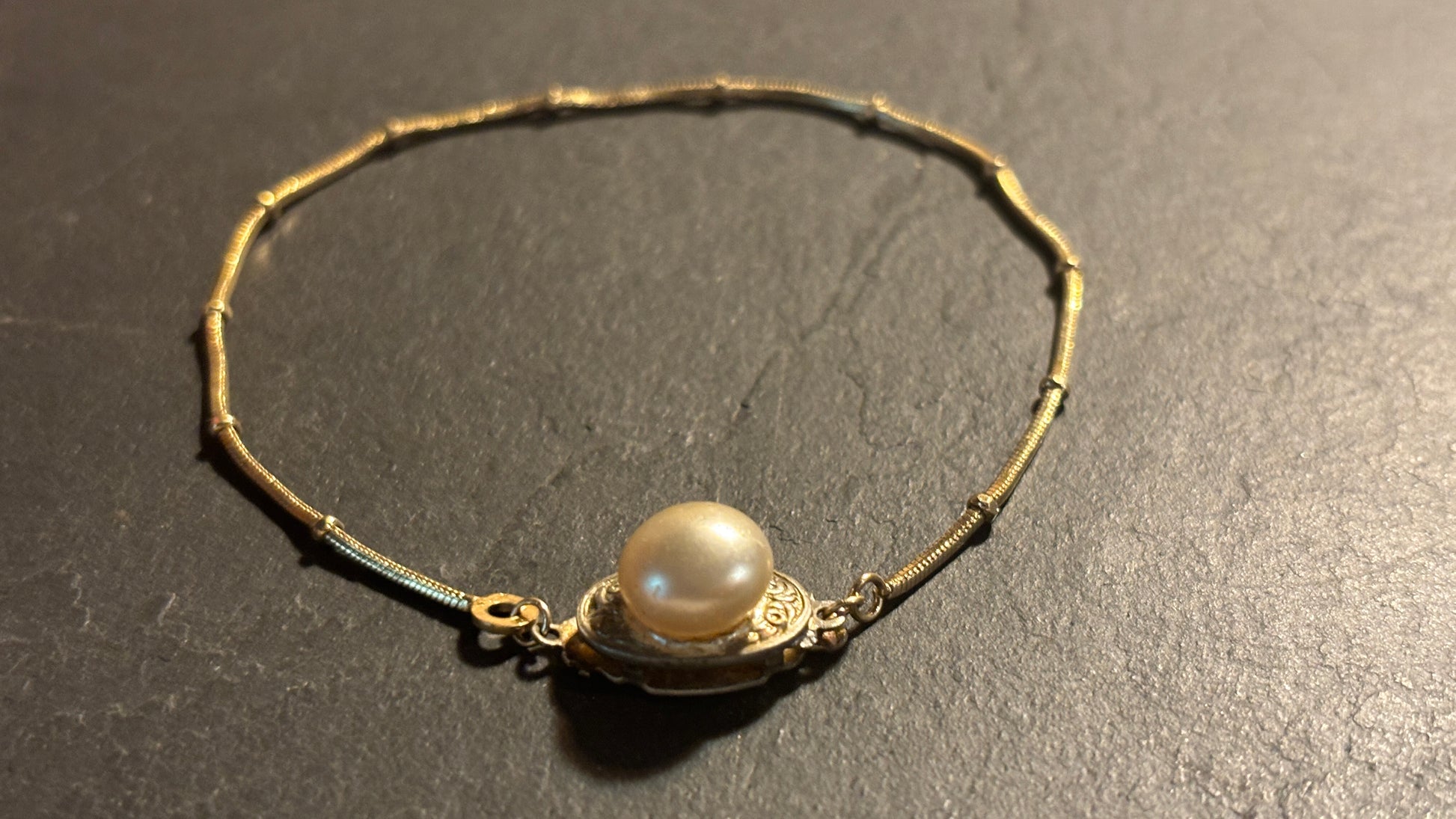 Bracelet chaîne vintage et fermoir de perle. - blissparis