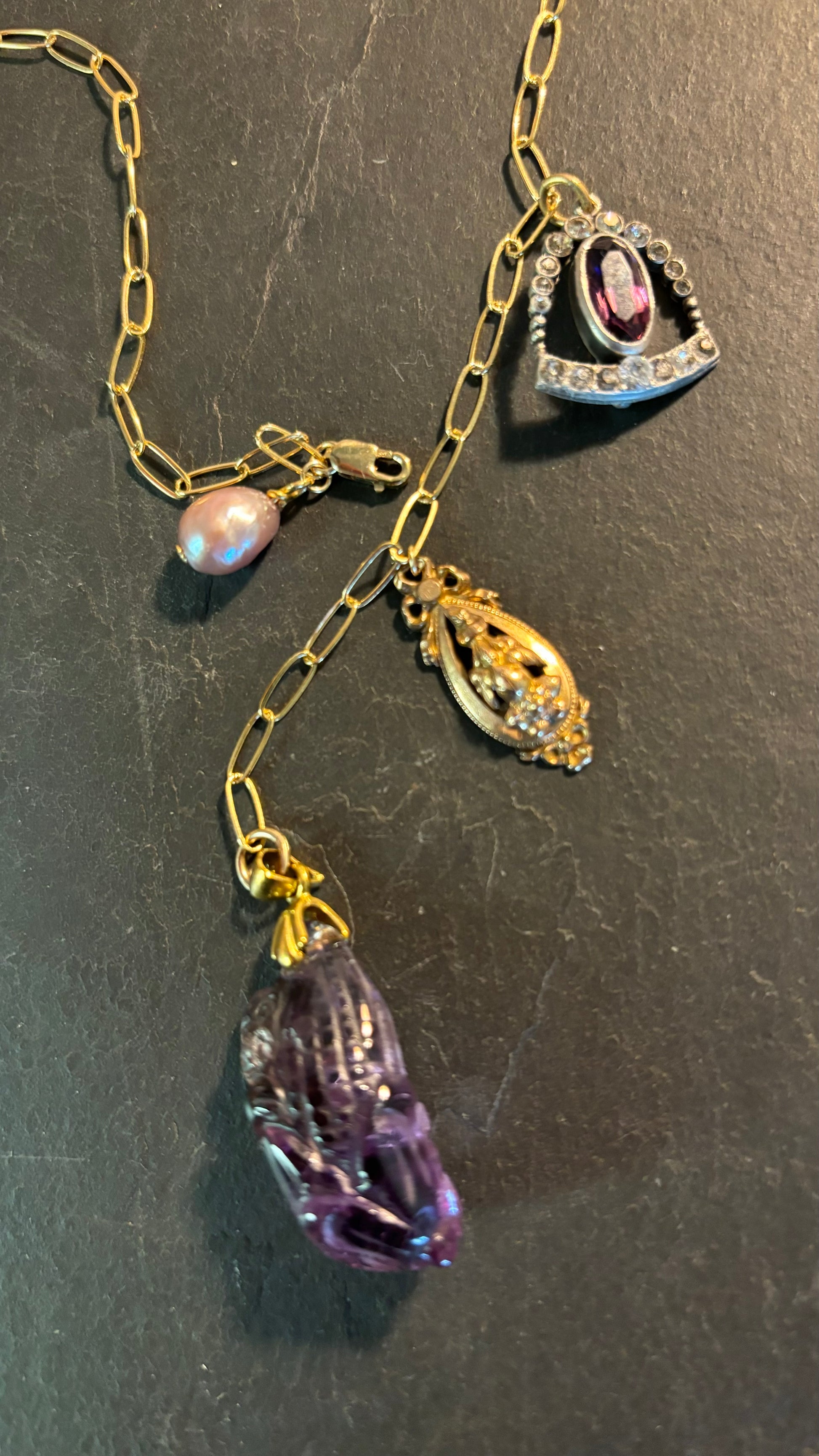 Collier lasso singe en améthyste et médaillons anciens - blissparis