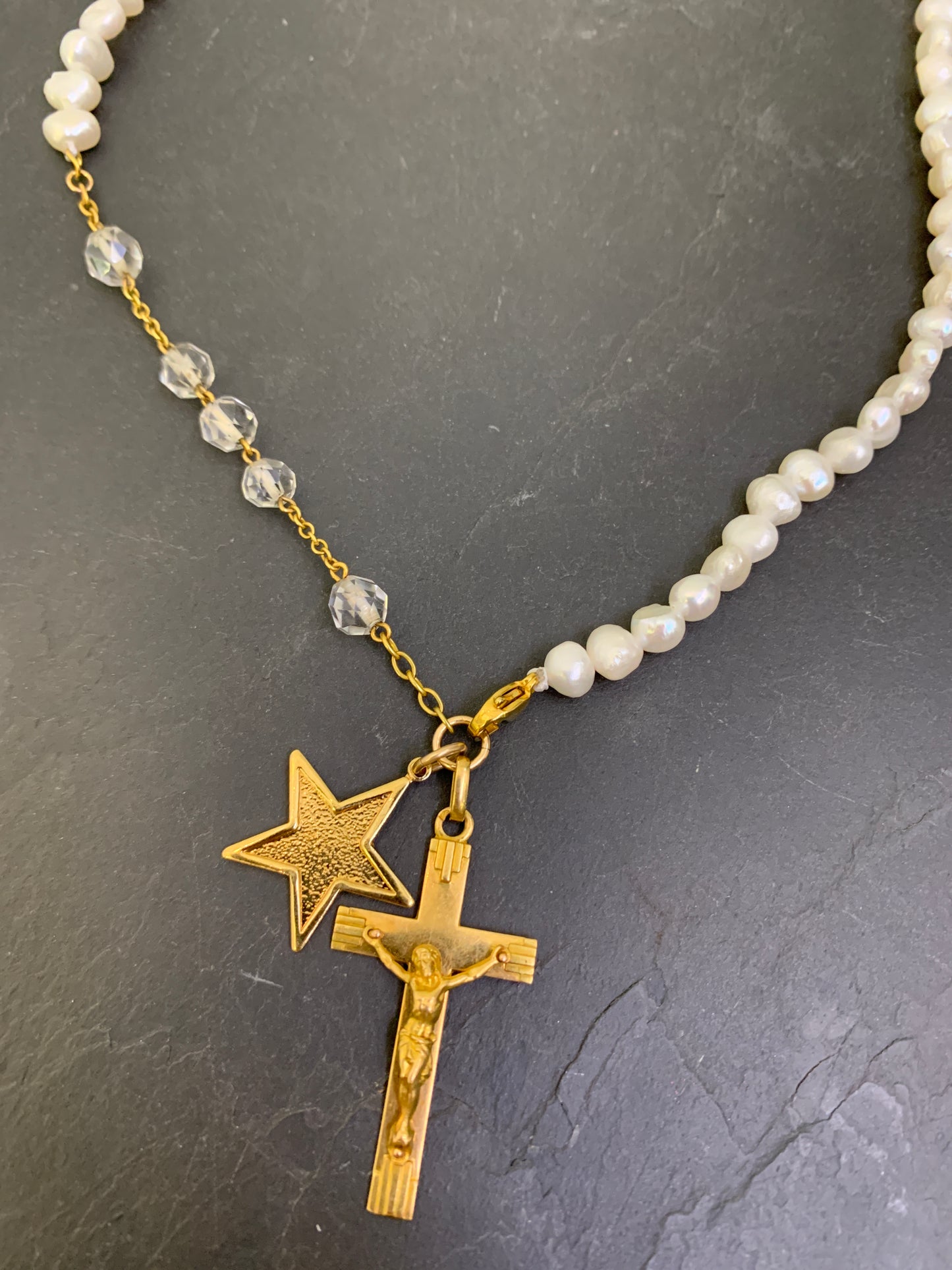 Collier de perles baroques, chapelet et étoile