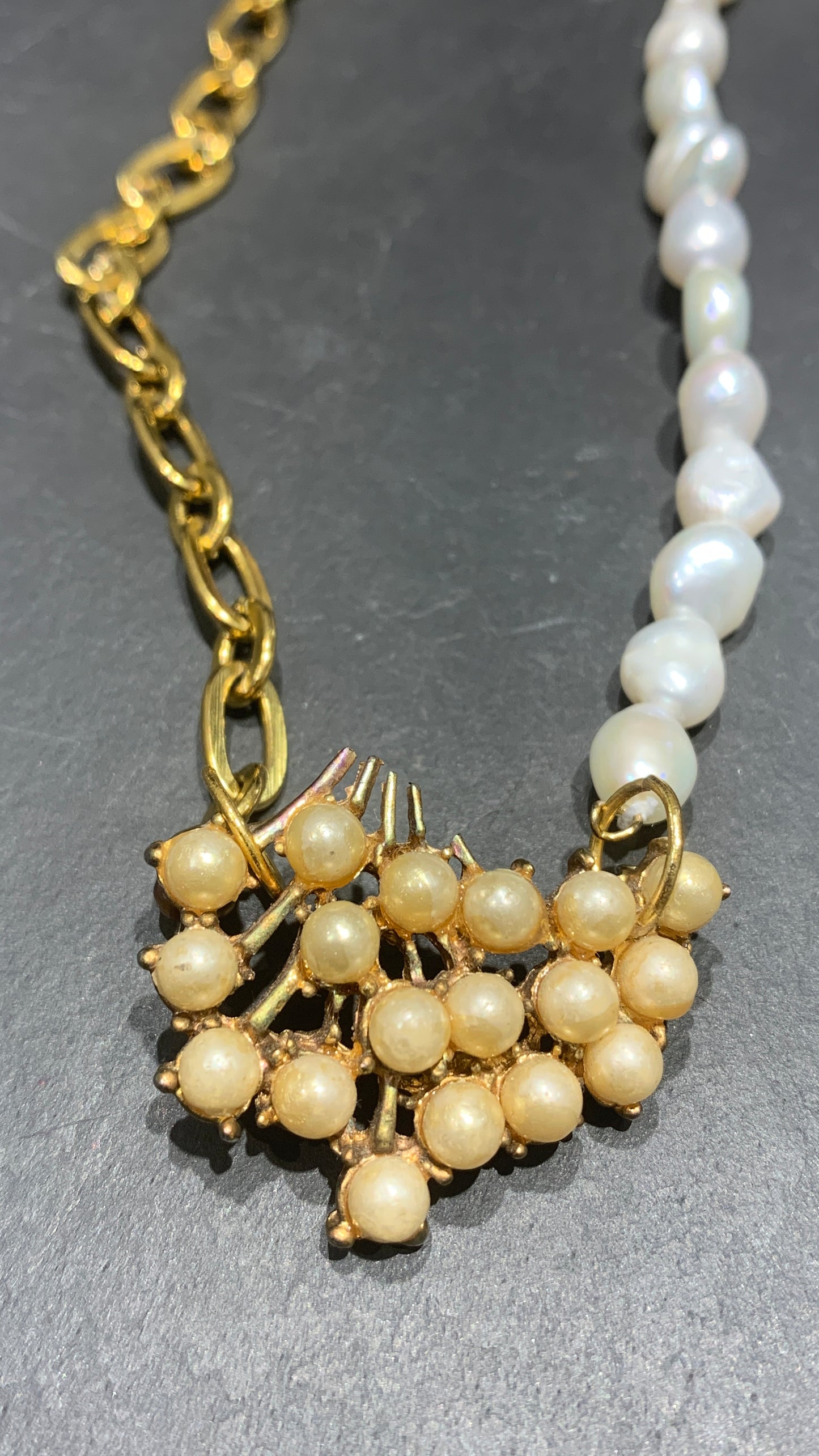Sautoir perles baroque, chaîne et motif perlé