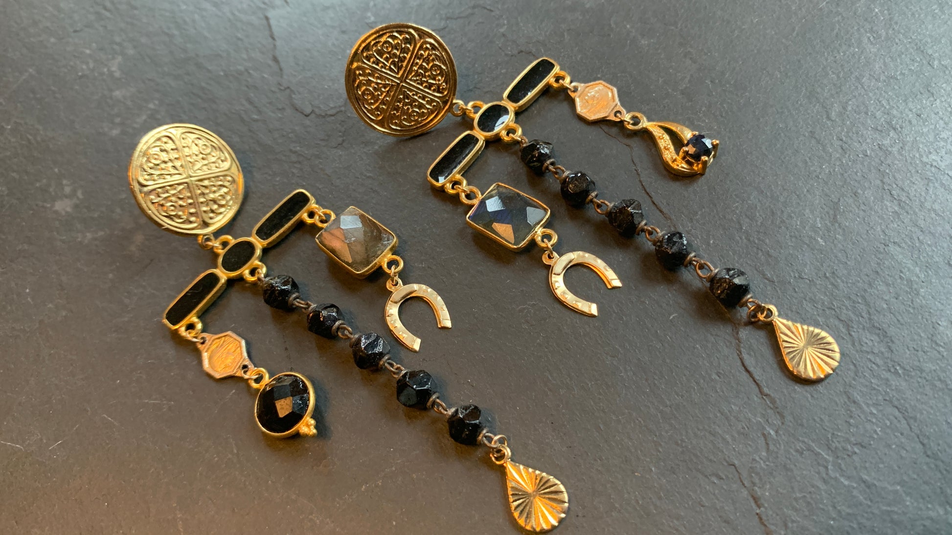 Pendants noirs et or - blissparis