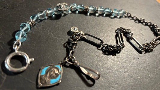 Collier chaîne de montre ancienne en acier, perles de verre et strass