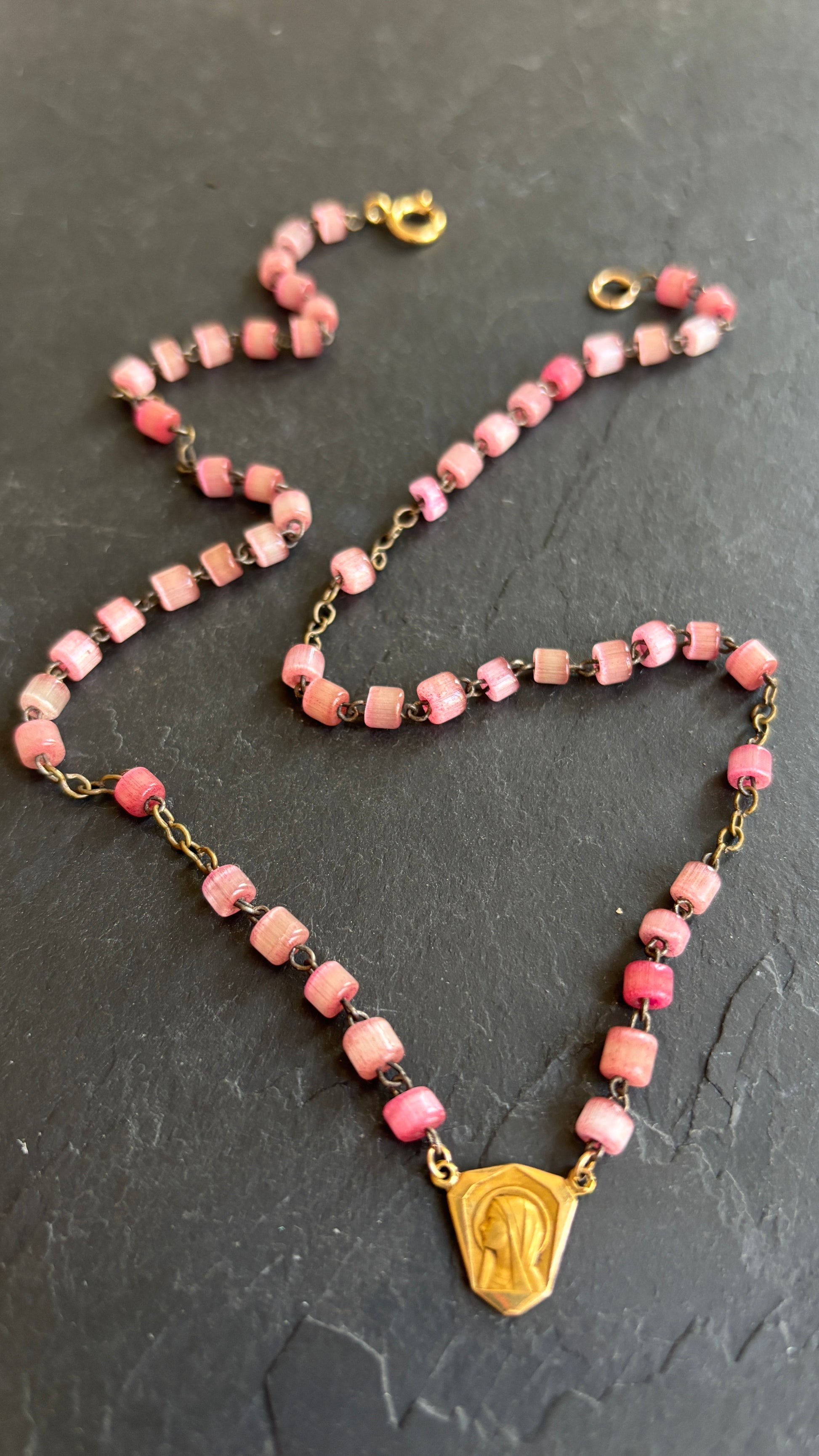 Collier chapelet rose et Sainte Marie - blissparis