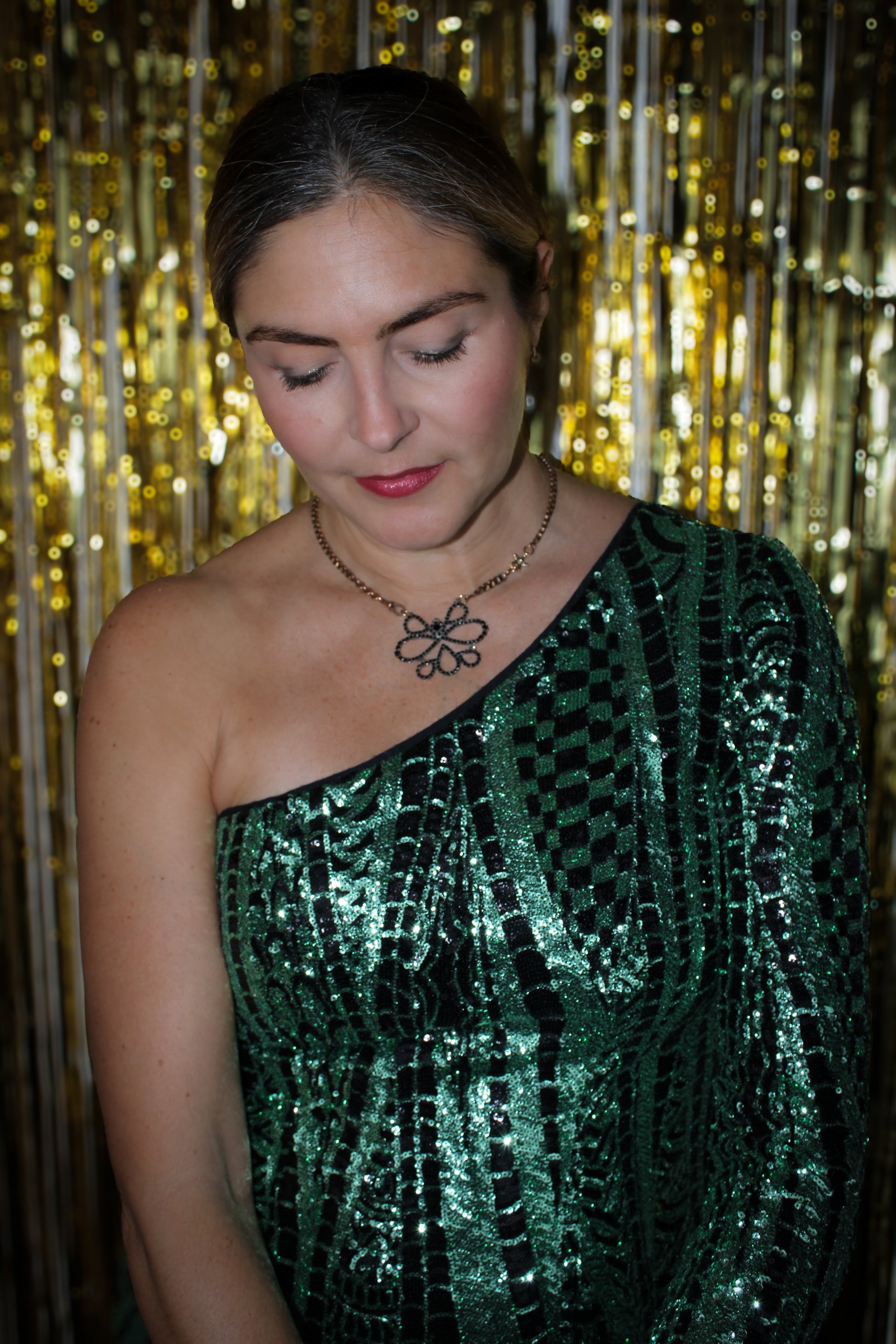 Collier chaîne de montre et noeud en strass noir - blissparis