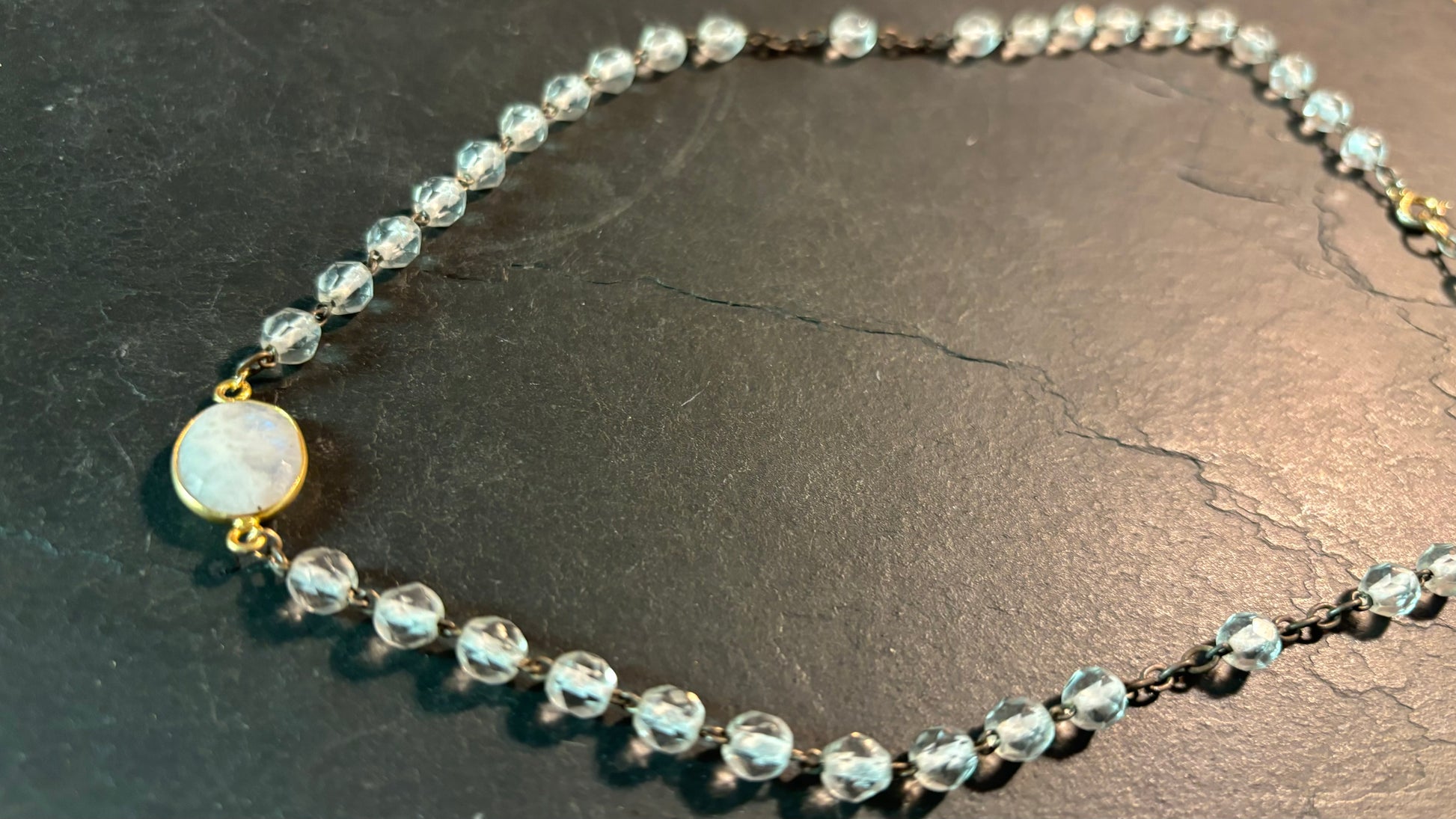 Collier chapelet ancien et Pierre de Lune - blissparis