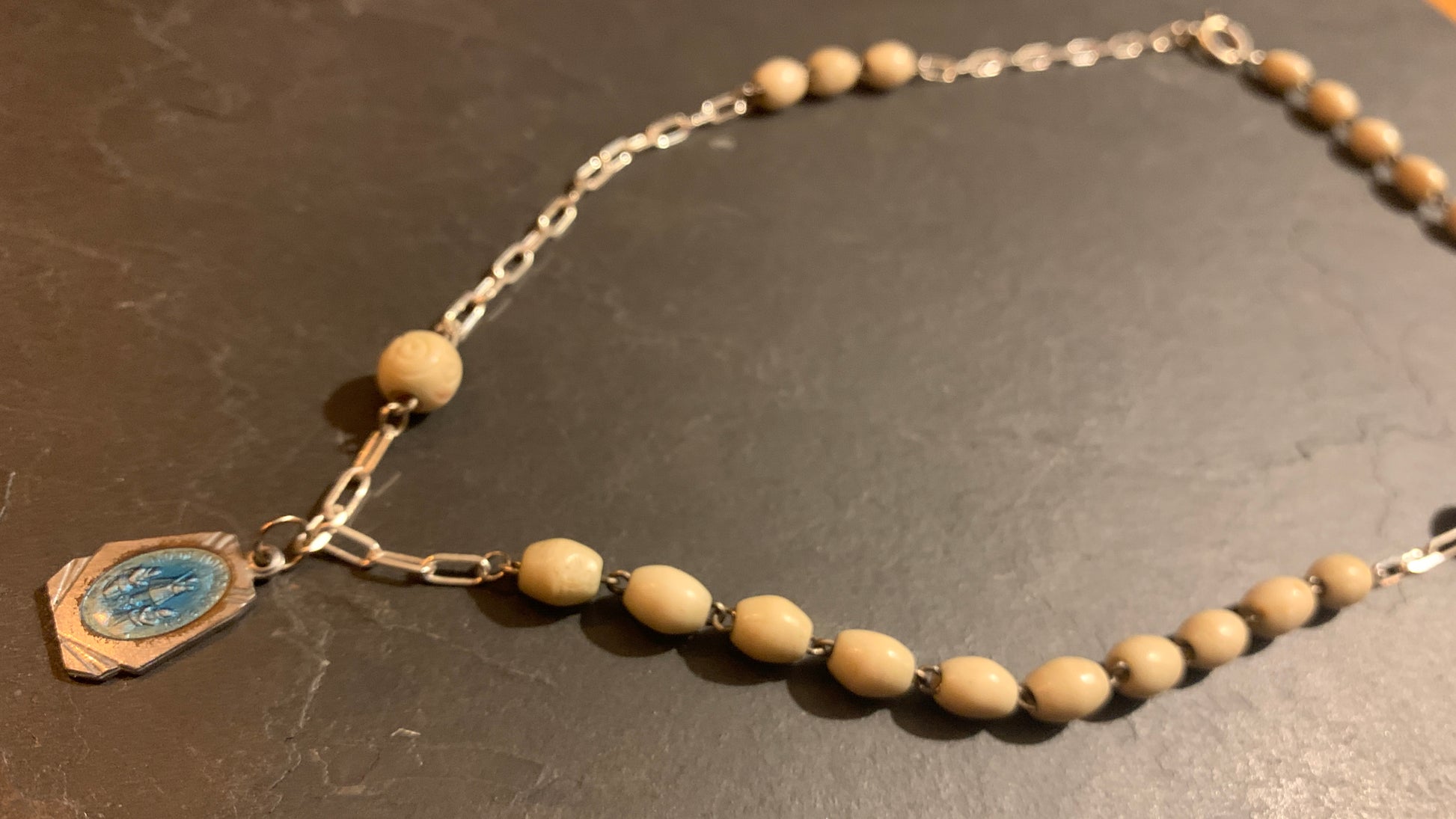Collier chapelet en Bakélite - blissparis