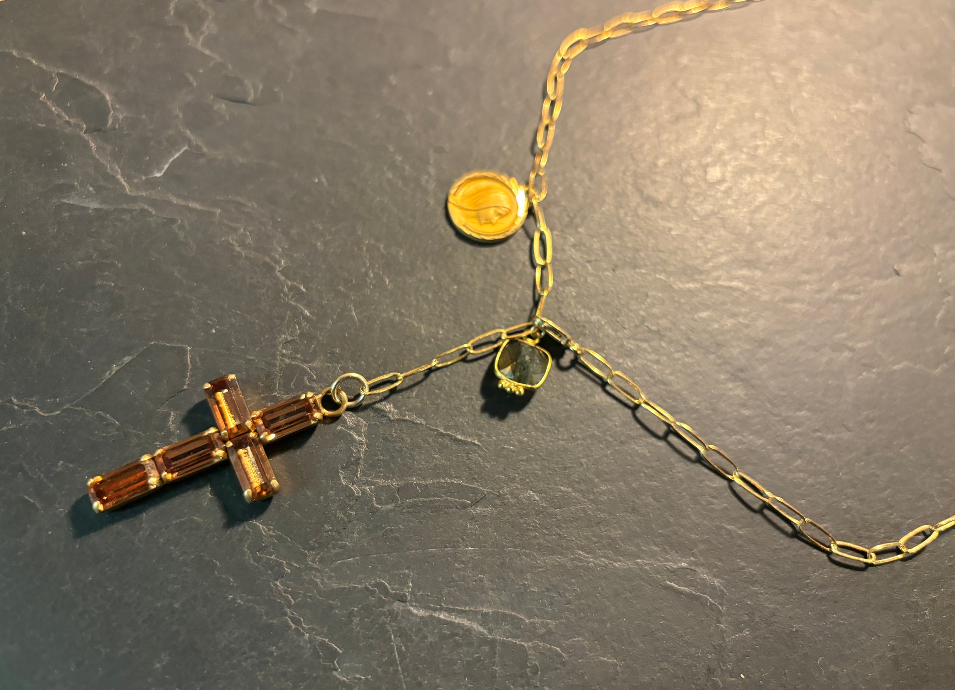 Collier lasso Croix en strass et Labradorite - blissparis
