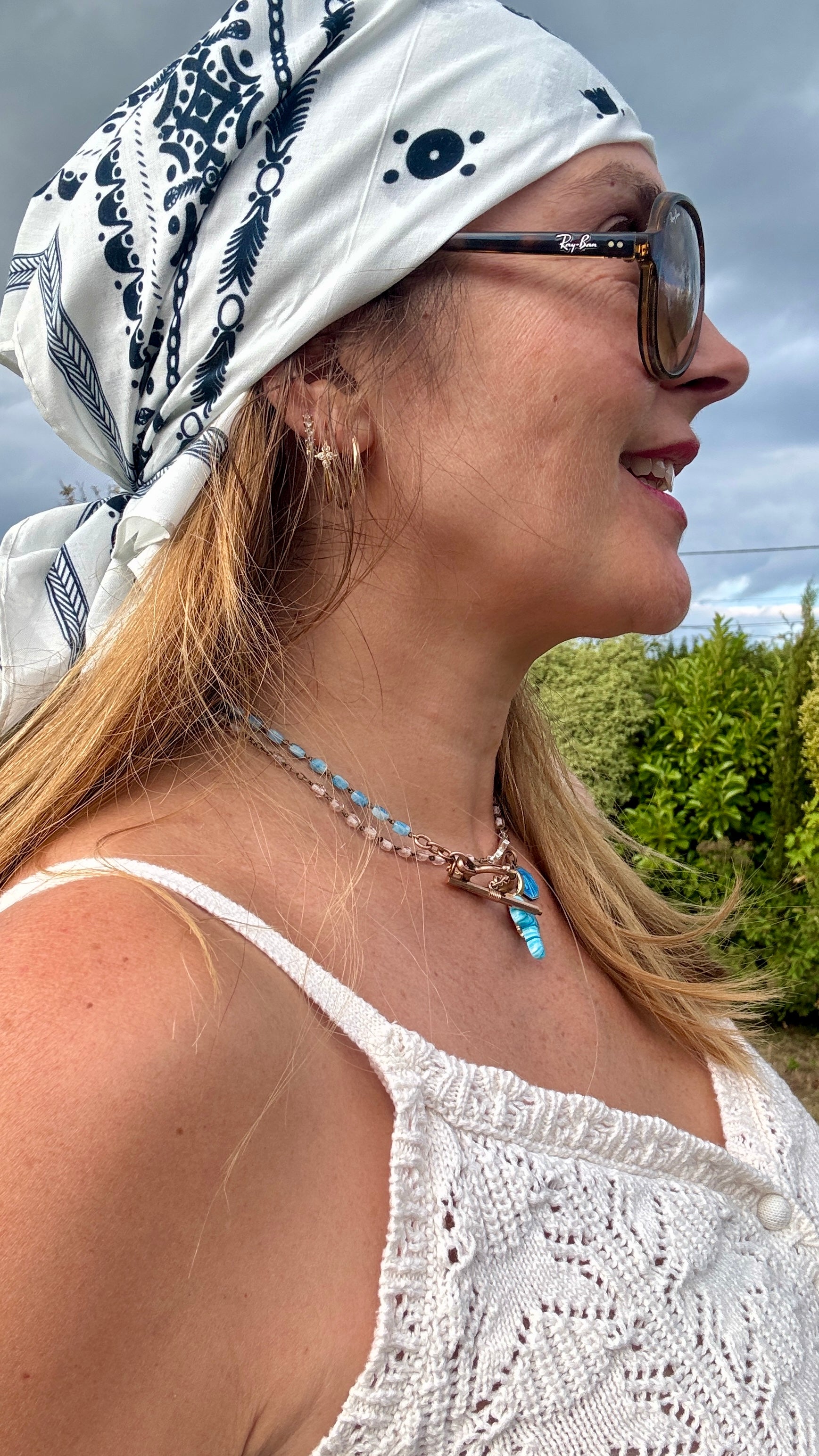 Collier chapelet rose pale et croix strassée - blissparis