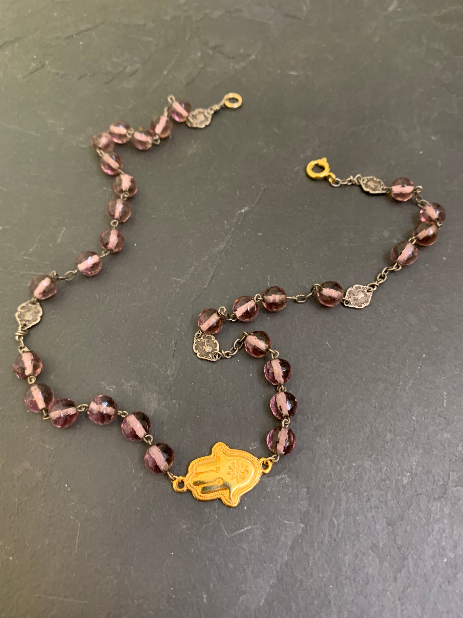 Collier chapelet mauve et Khamsa - blissparis