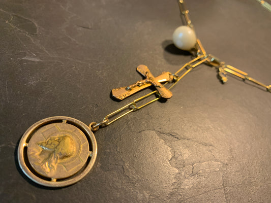 Collier goldfilled, médaille de Jesus , perle et Croix de chapelet anciens