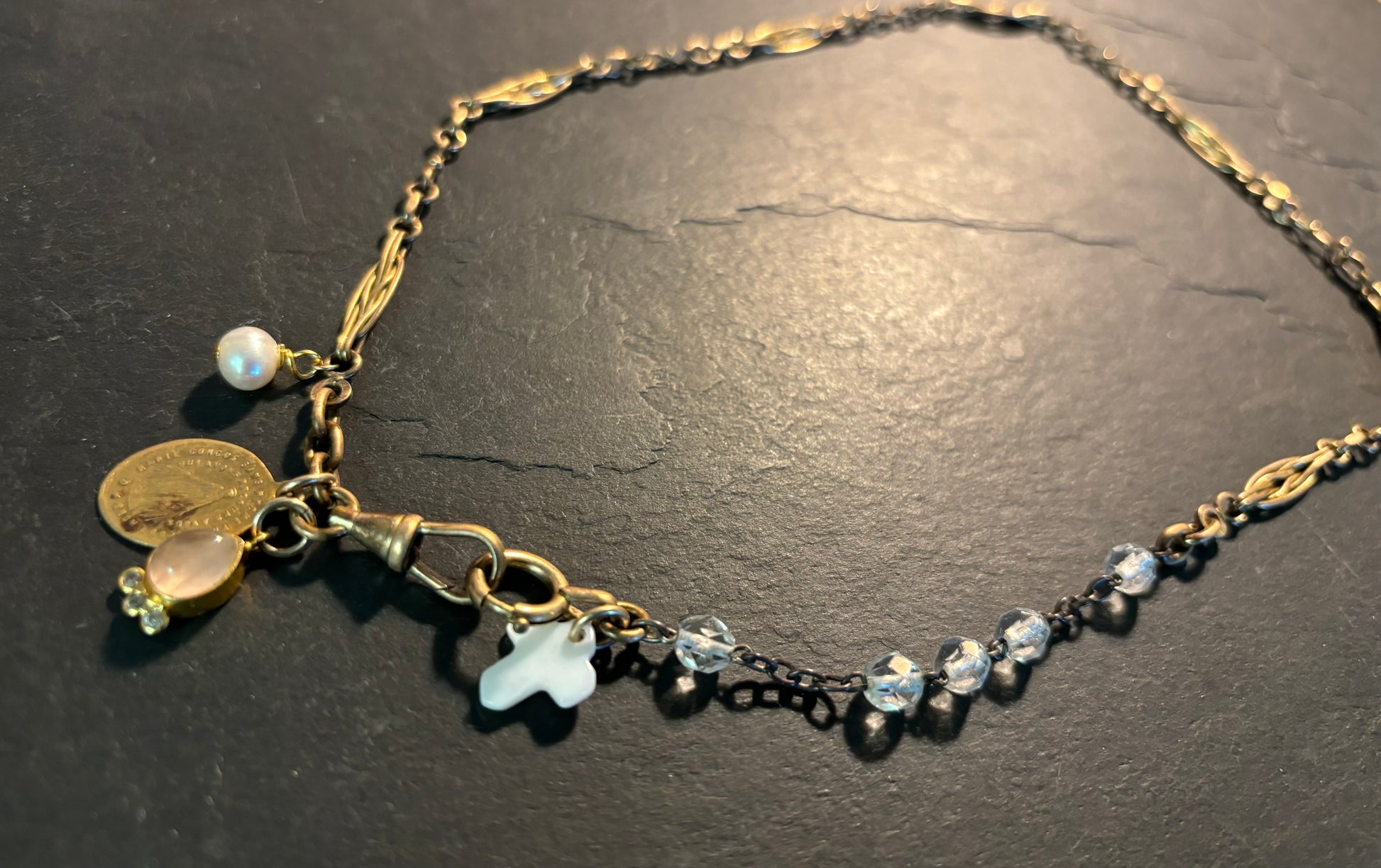 Collier chaîne filigrane, quartz et médaille ancienne - blissparis