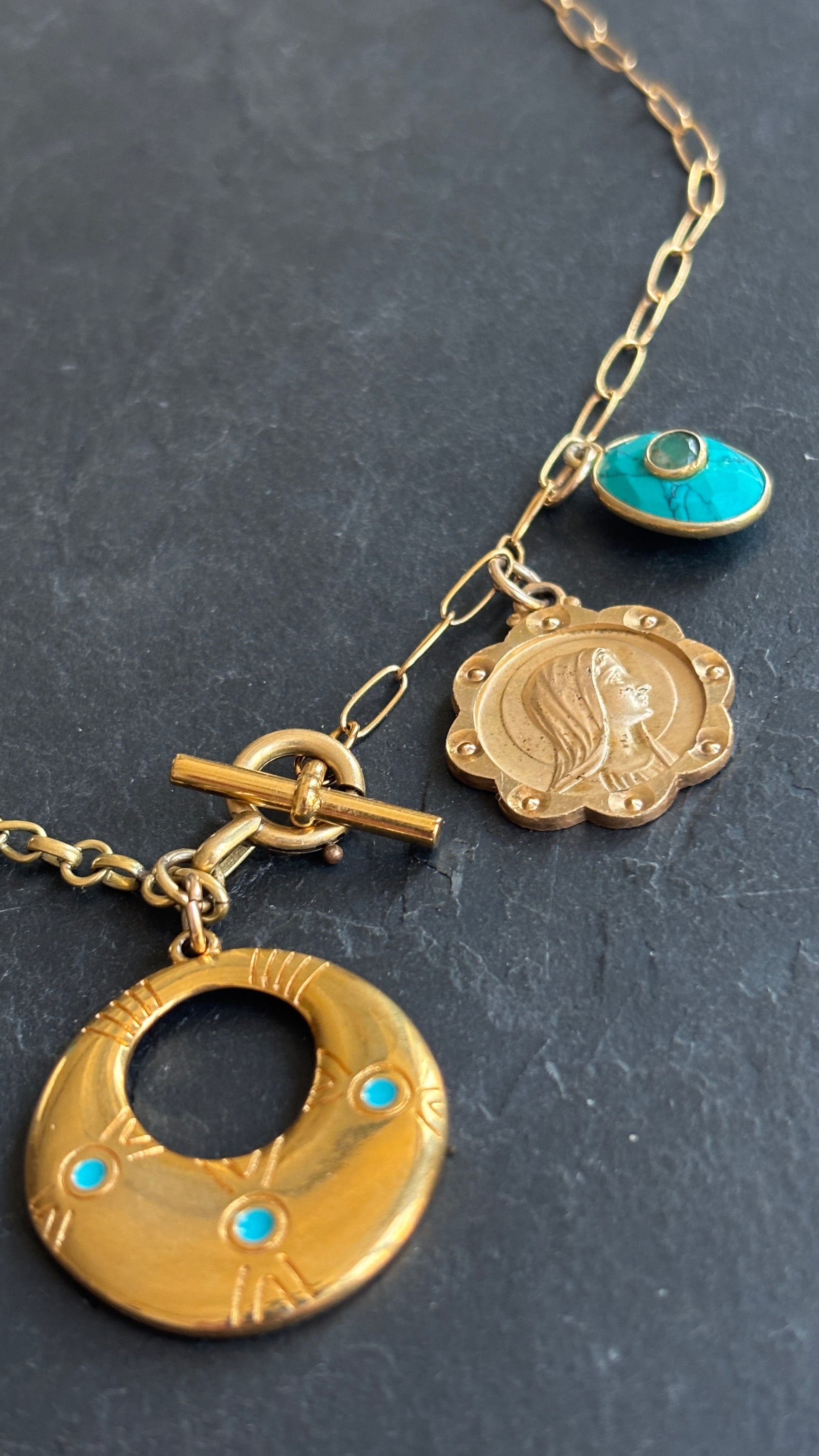 Collier chaîne de montre ancienne, Vierge de Lourdes et Turquoise - blissparis