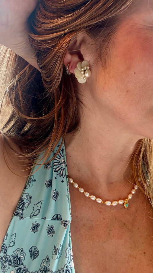 Collier de perles upcyclees sur fil de soie jaune