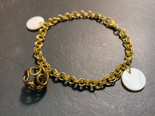 Bracelet vintage, nacre et pendentif chiné