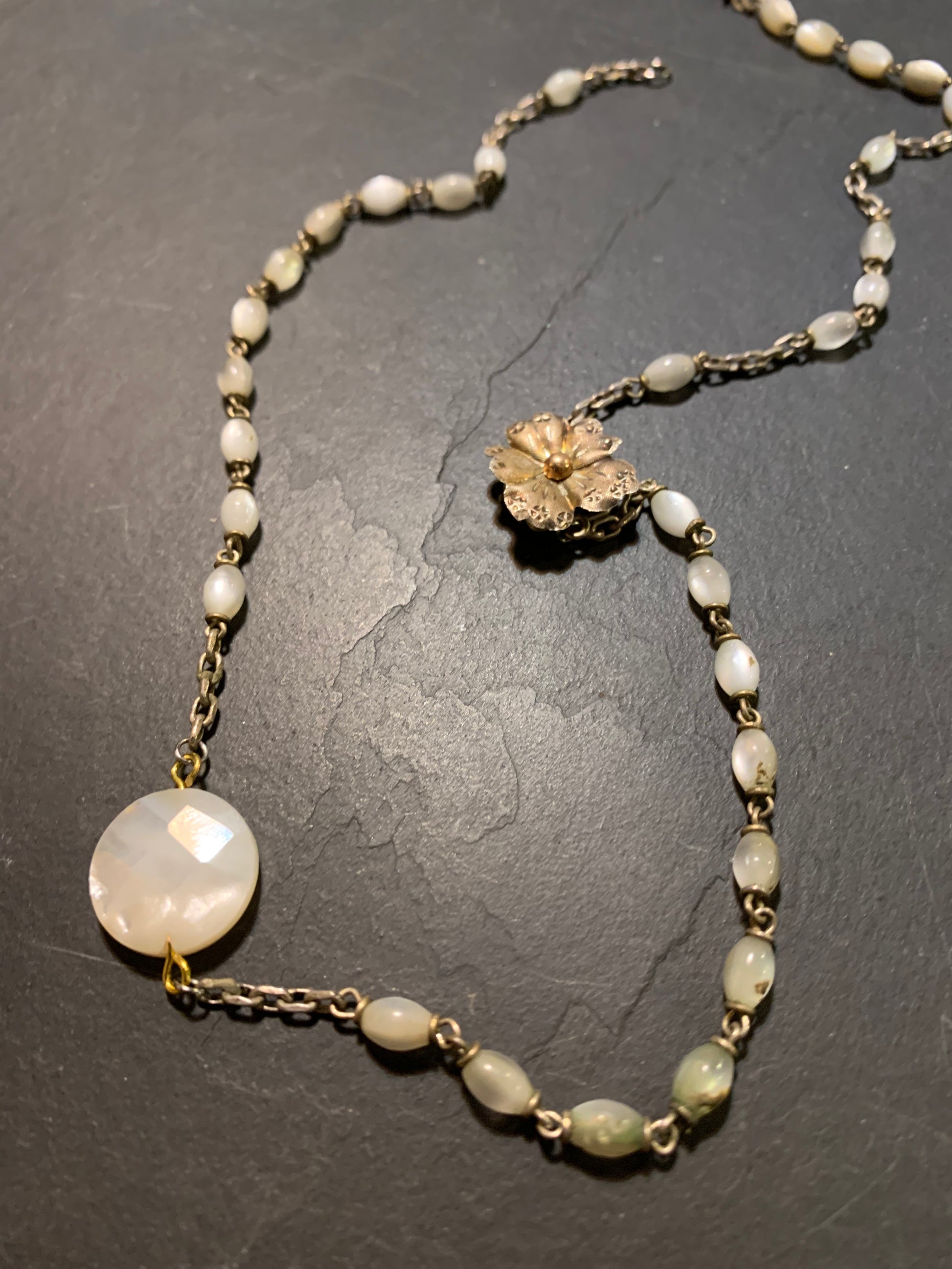 Collier chapelet nacre et fleur en argent - blissparis