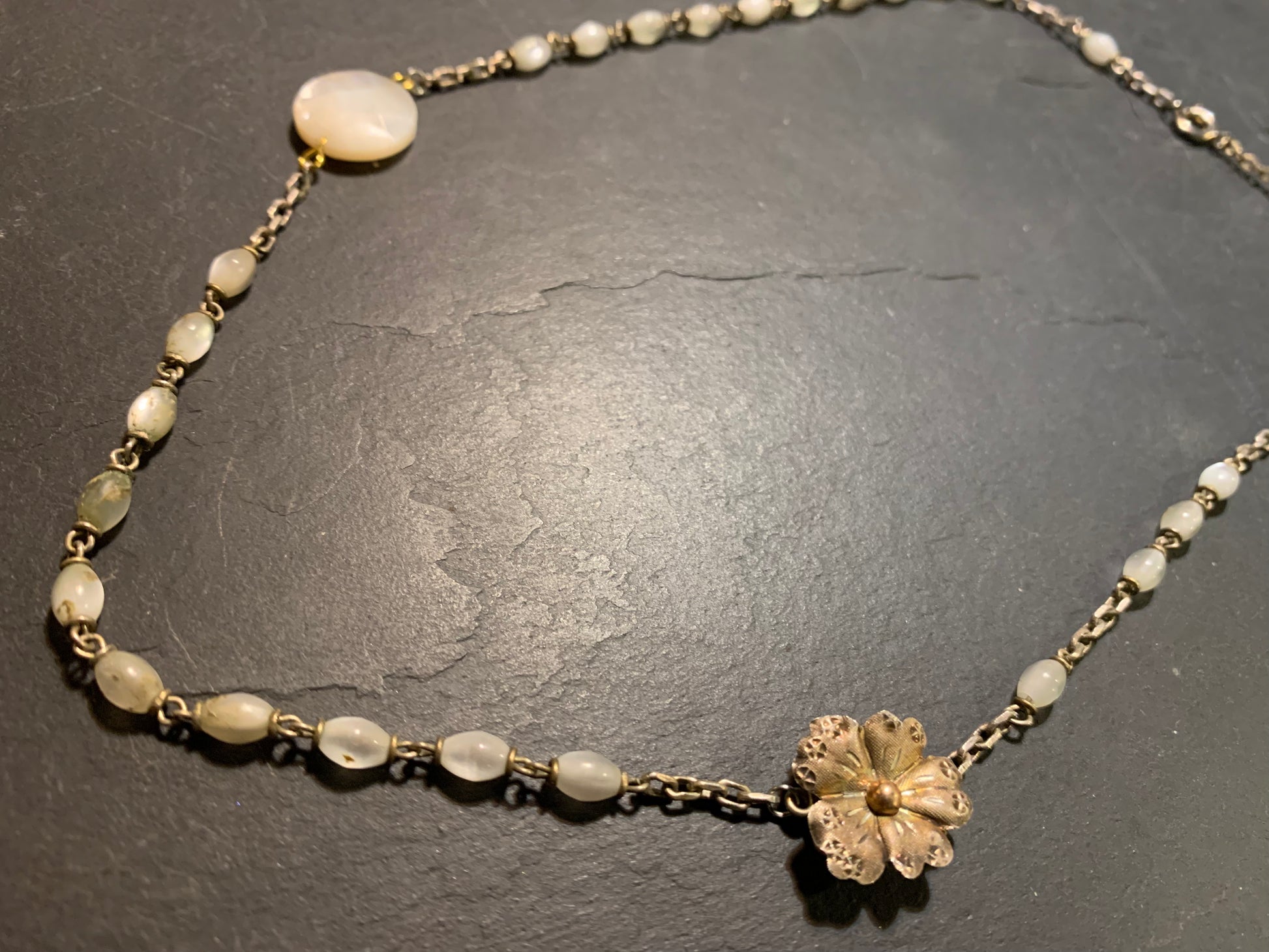 Collier chapelet nacre et fleur en argent - blissparis