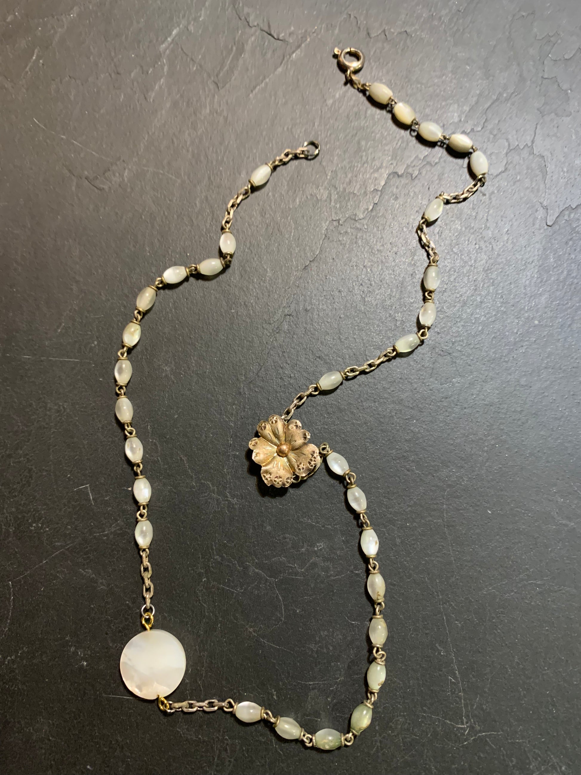Collier chapelet nacre et fleur en argent - blissparis